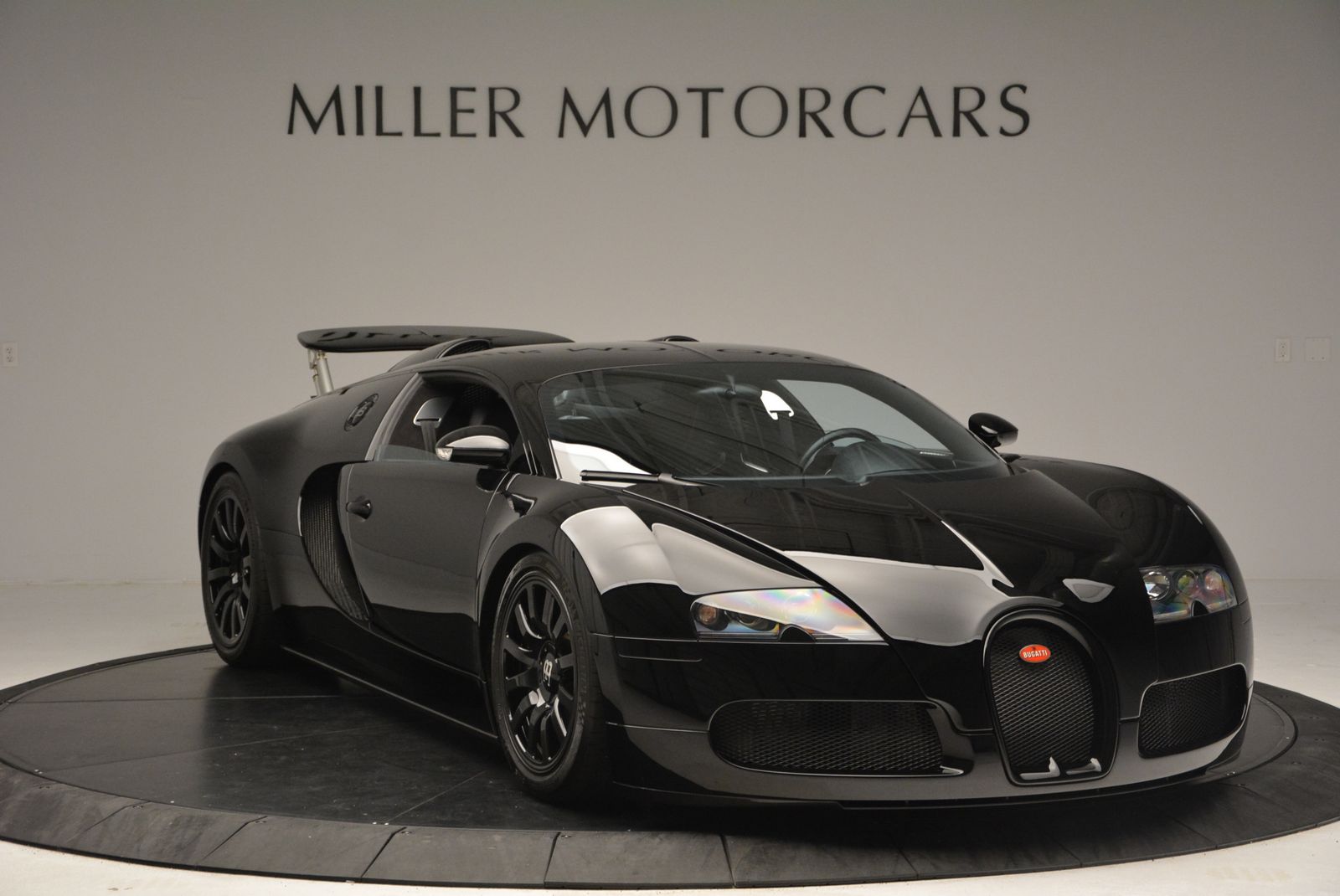 Black on Black Bugatti Veyron For Sale in the U.S - GTspirit