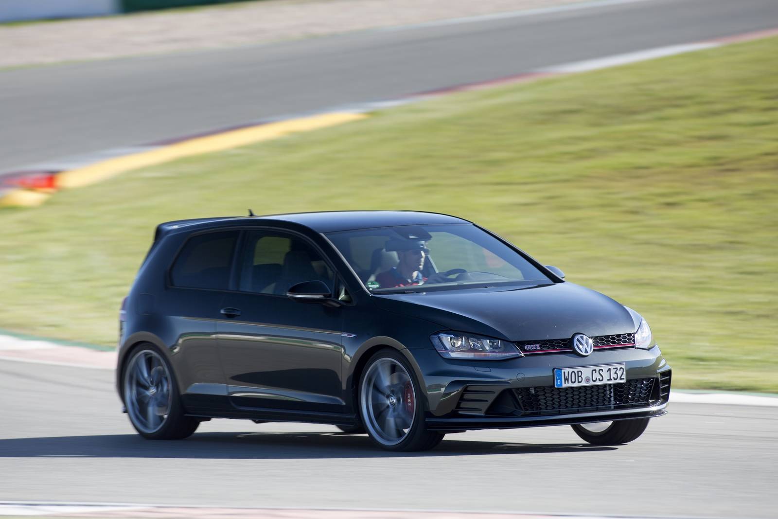 2016 Volkswagen Golf GTI Clubsport Review - GTspirit