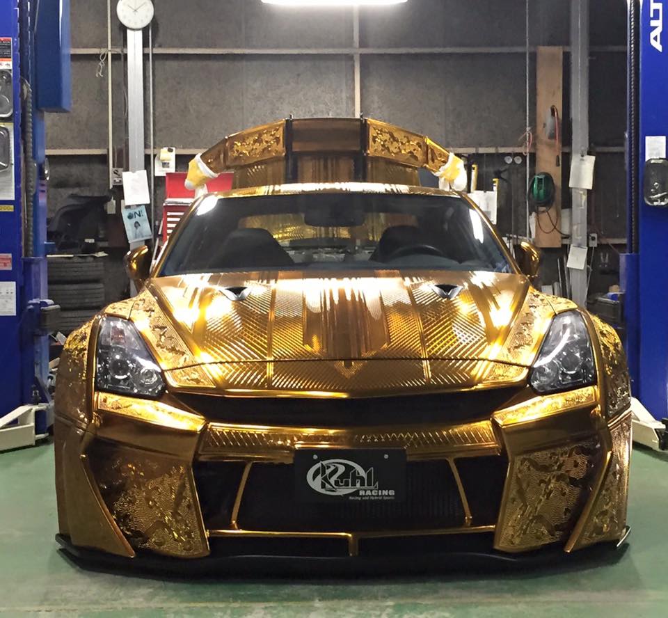 Gold Nissan GT R 2