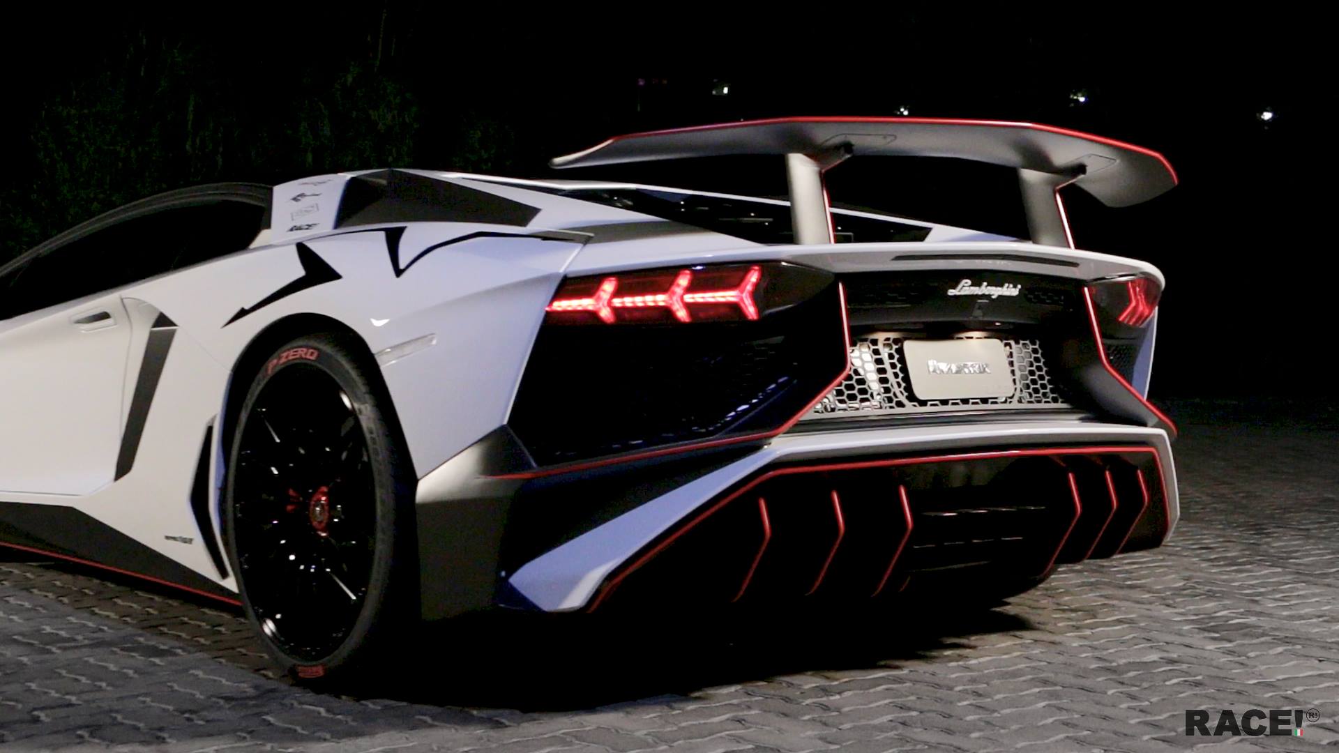 Lamborghini Aventador Sv White