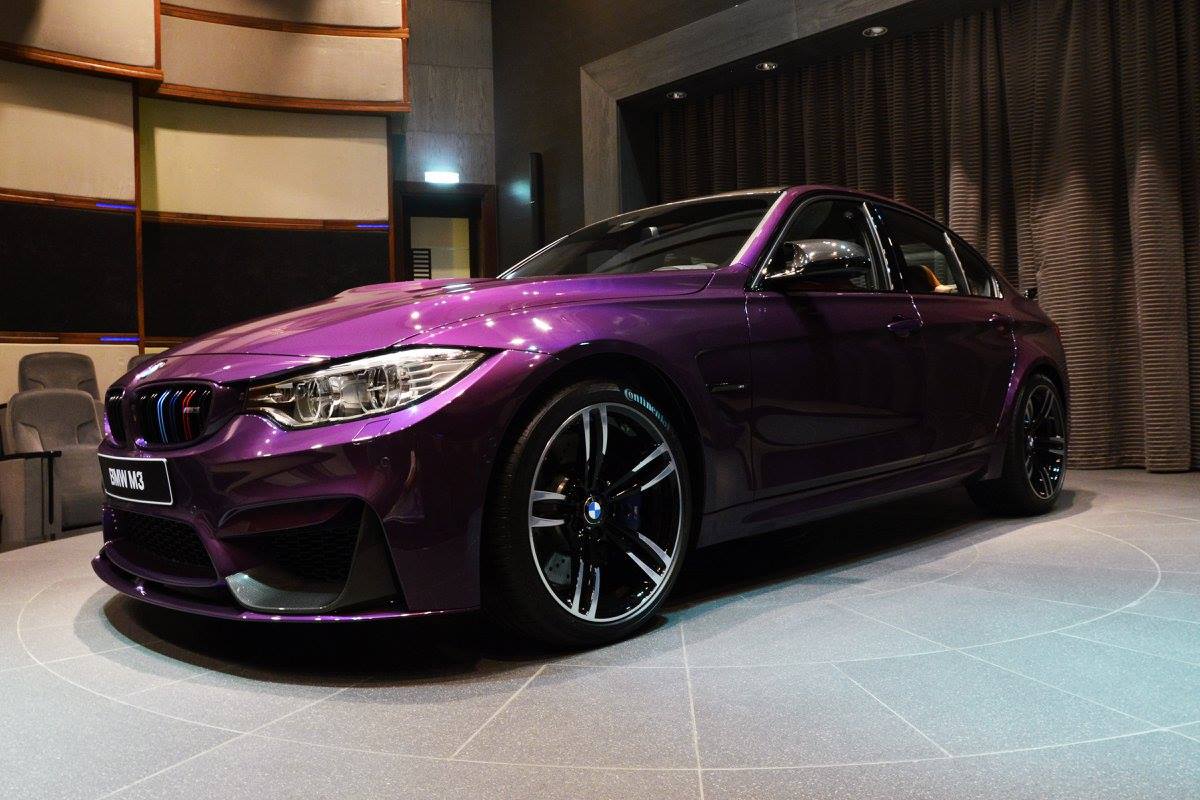 Пурпурный цвет машины фото