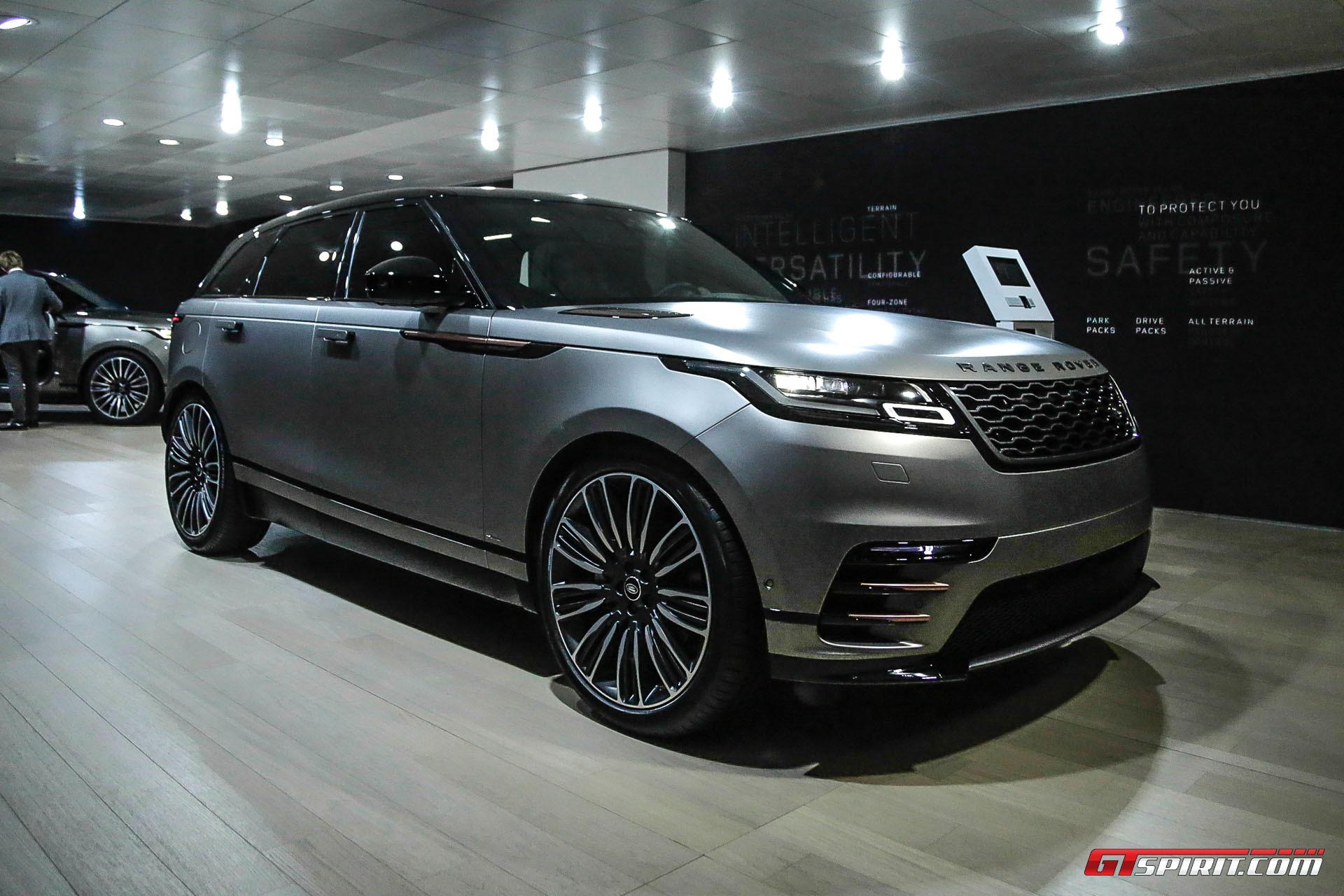 Range Rover Velar at Geneva 2017 05