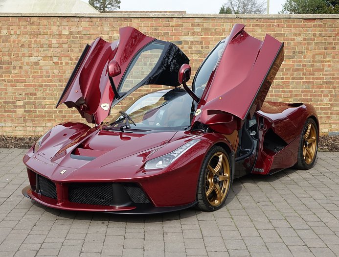 Rosso Rubino Ferrari LaFerrari 12