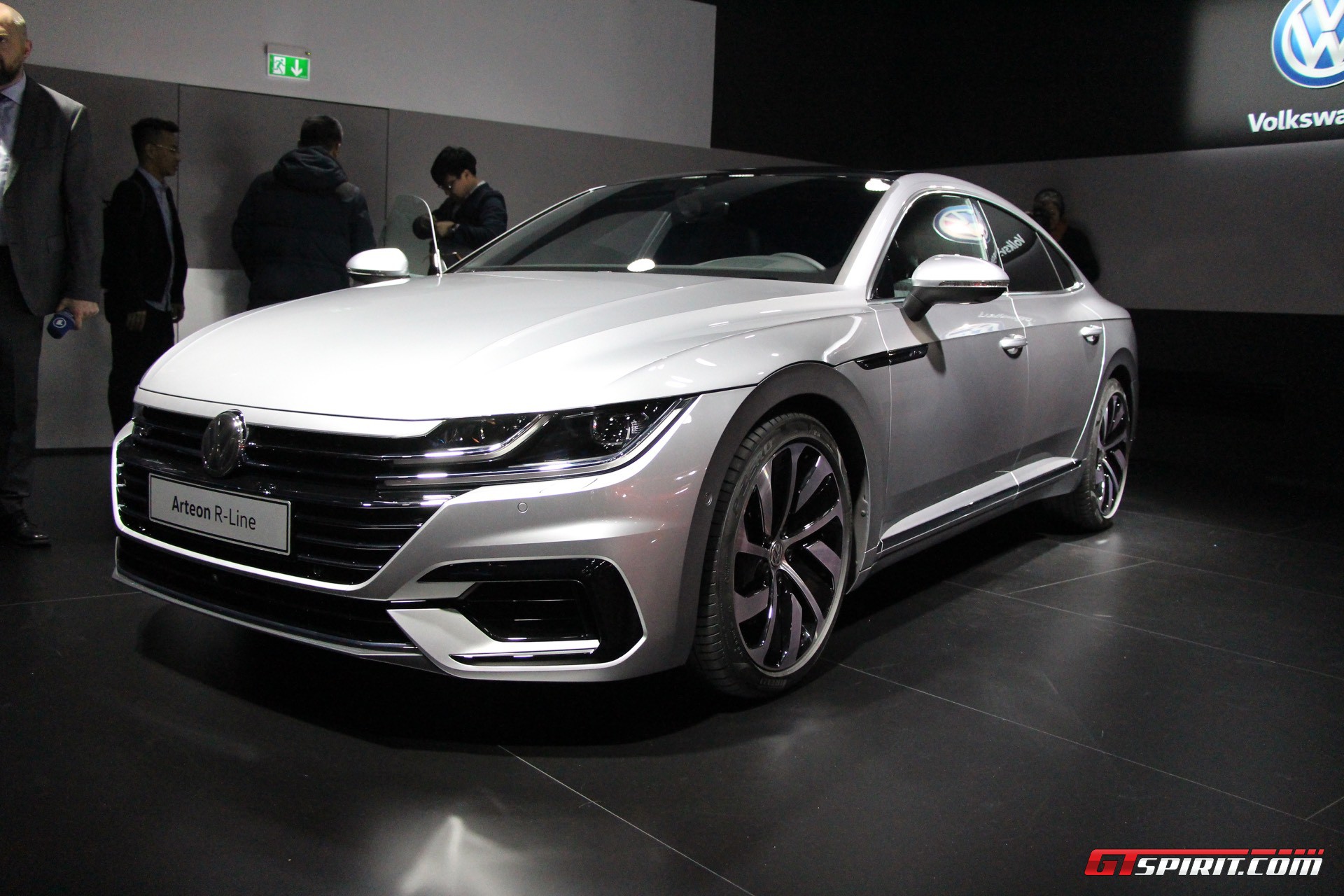 Volkswagen-Arteon-at-Geneva-201710-1.jpg