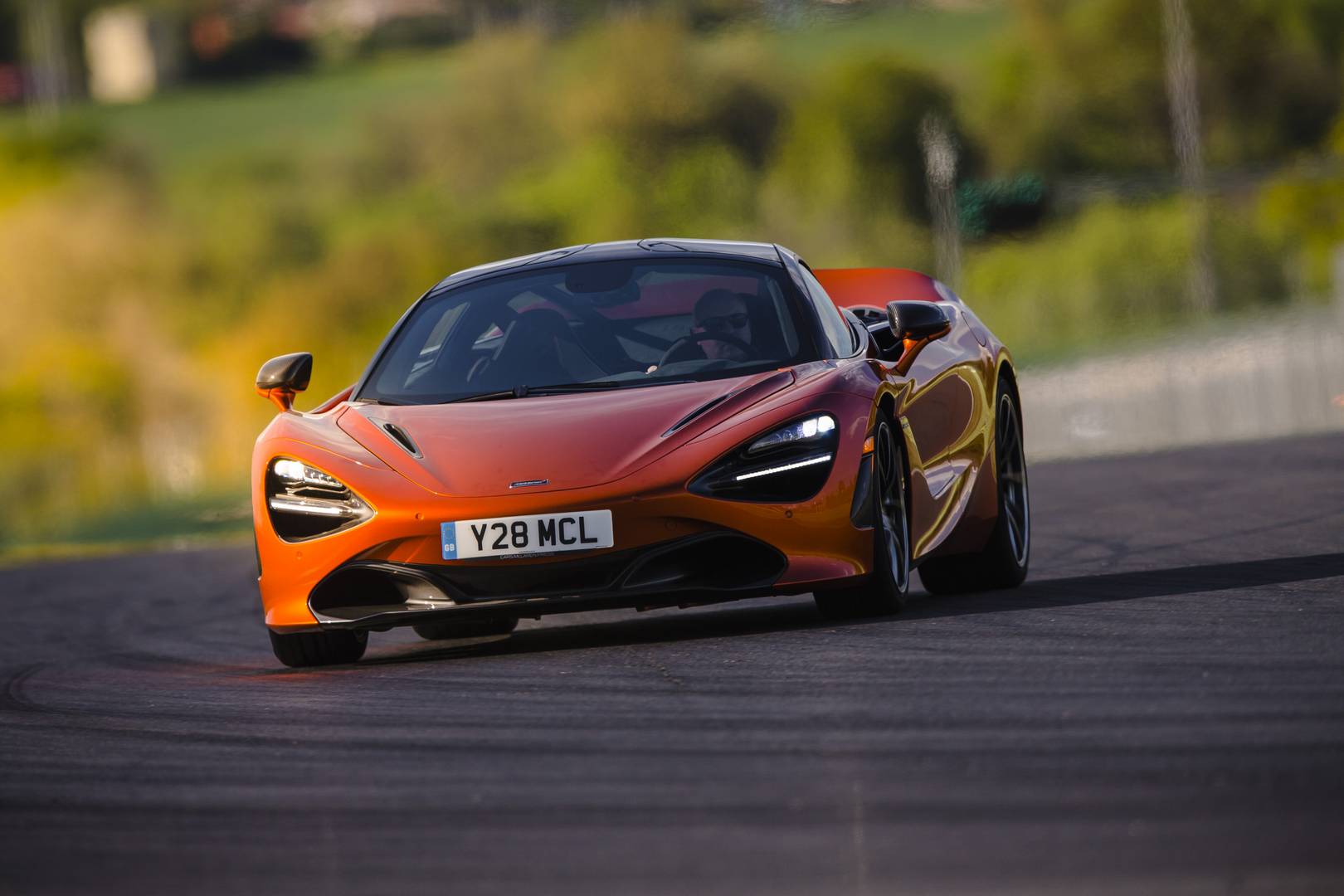 Гоночный Макларен 720s