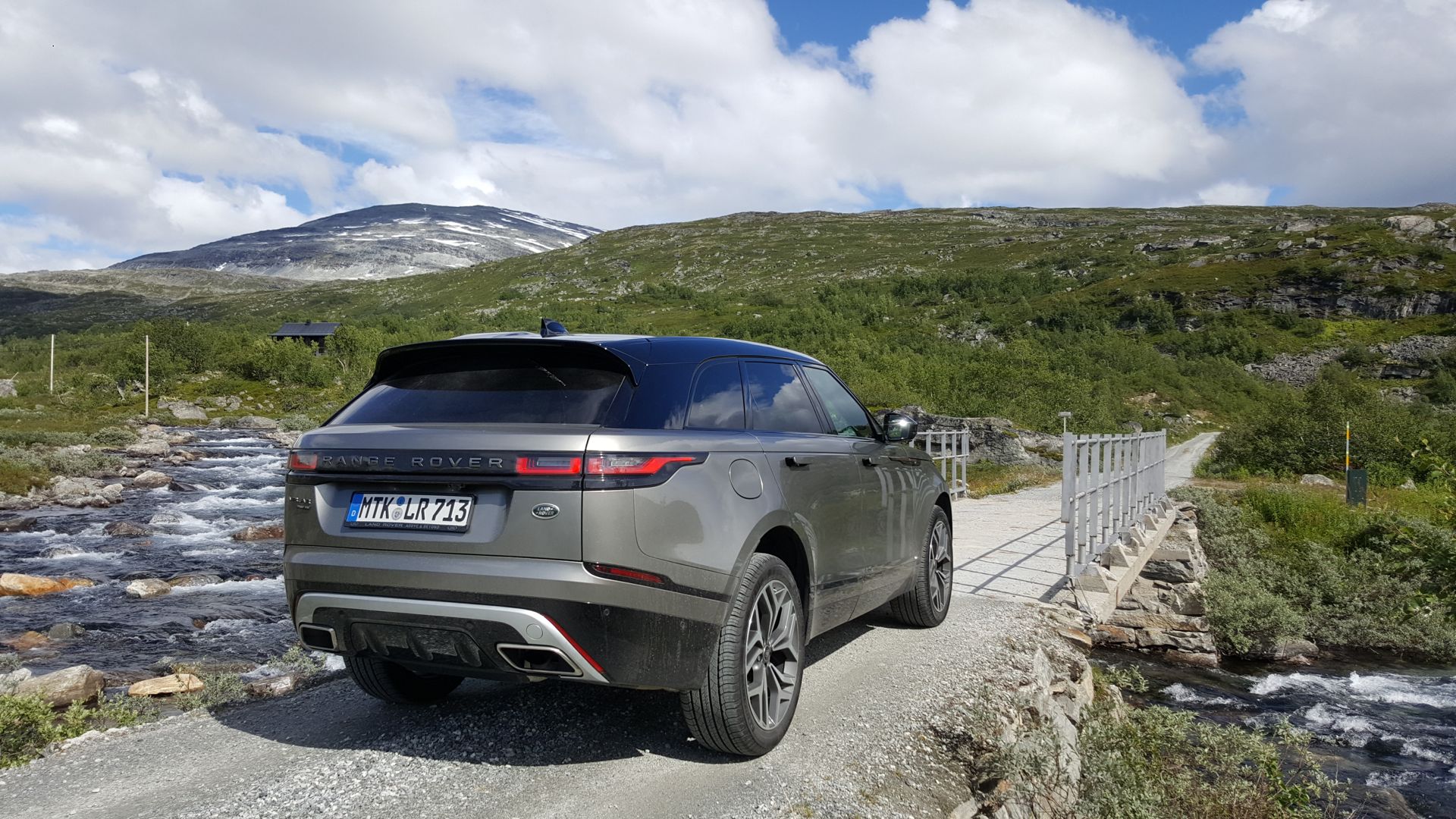 Range-Rover-Velar-3.jpg