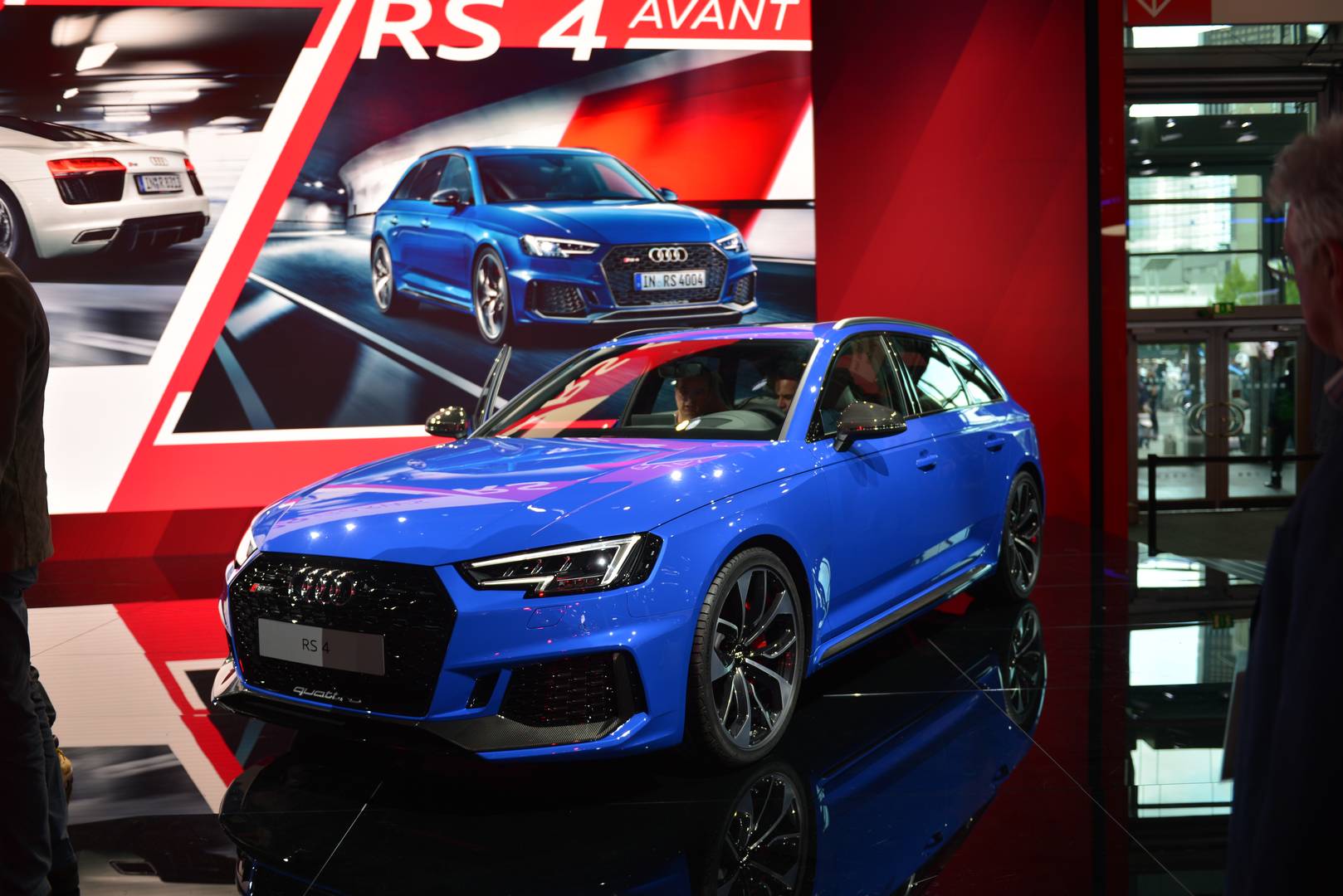 Audi-RS4-Avant-6-1