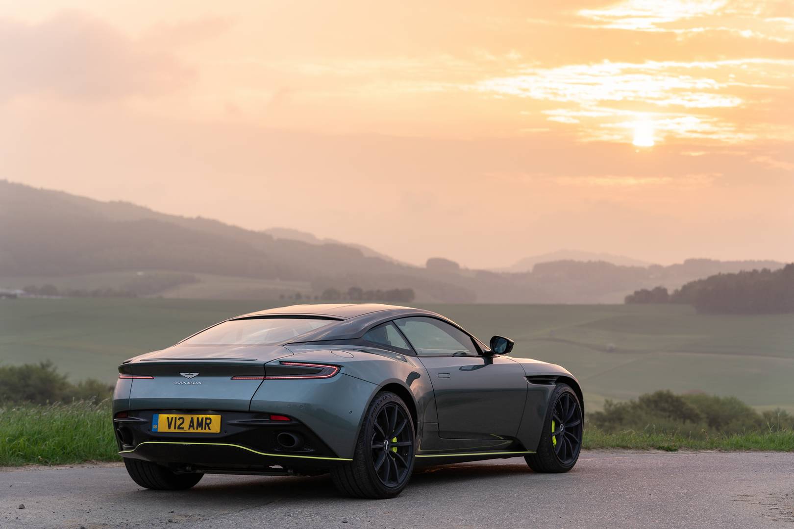 Aston martin db11 amr