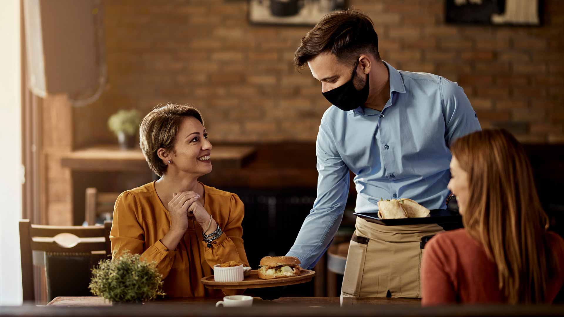 restaurant-with-mask1 Workers Compensation Insurance