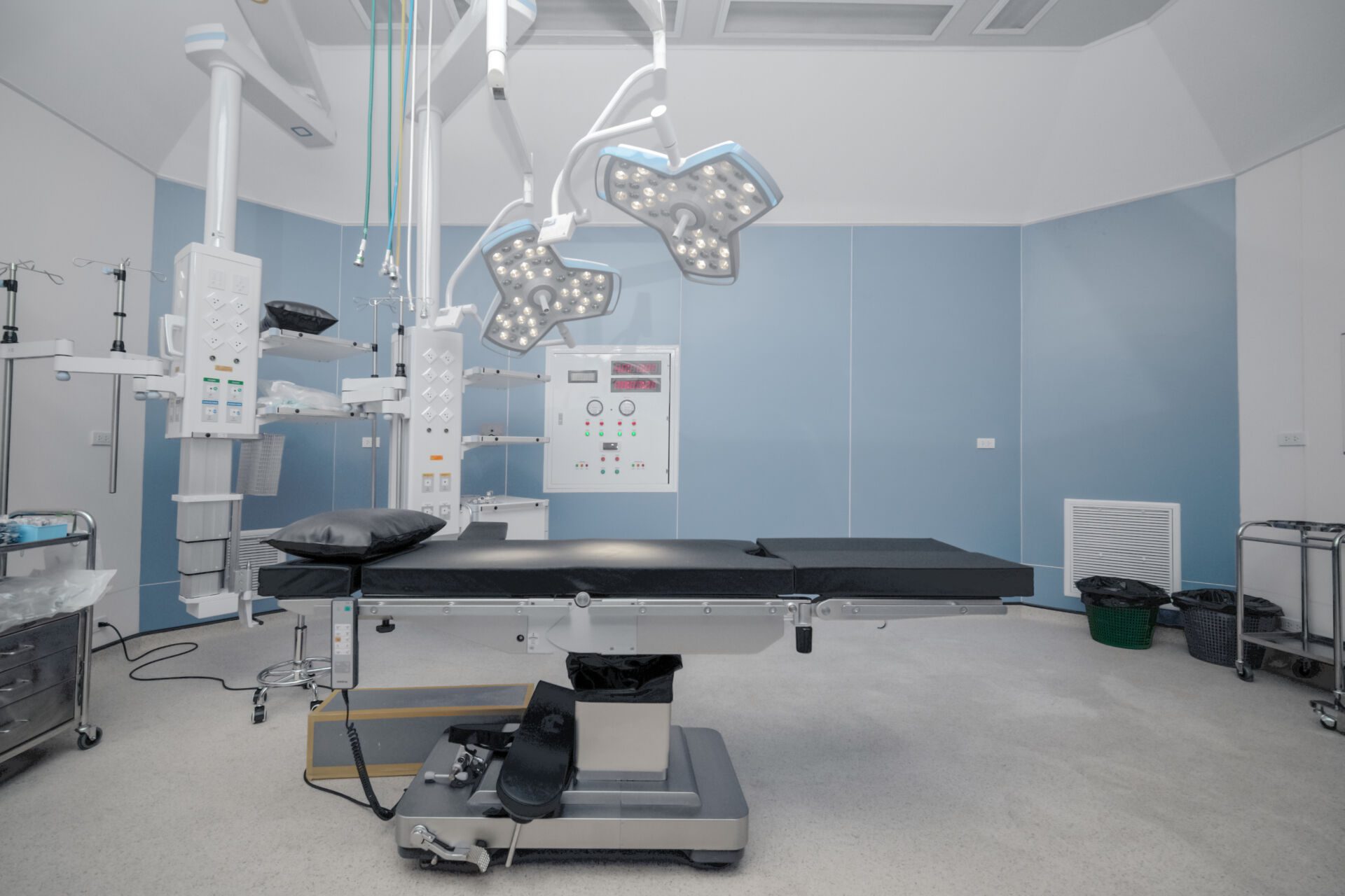 background of hospital empty operation room with surgery bed and surgery light Insurance for Ambulatory Surgery Centers