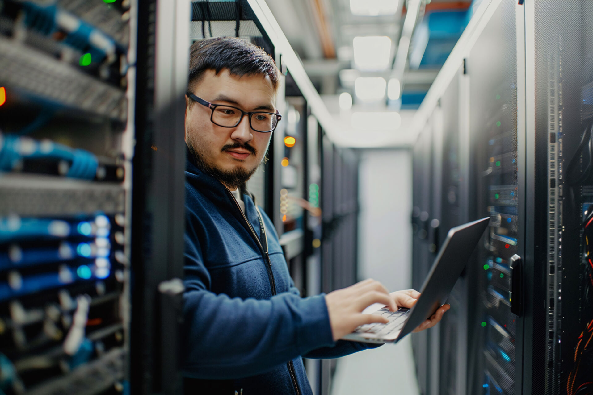 networking engineer, netwokring equiment, electrician at work, servers, server room, IT Administrator, Datacenter, service provider, database, computer server room, data storage, network hub and patch Insurance for Cloud Computing Service Providers