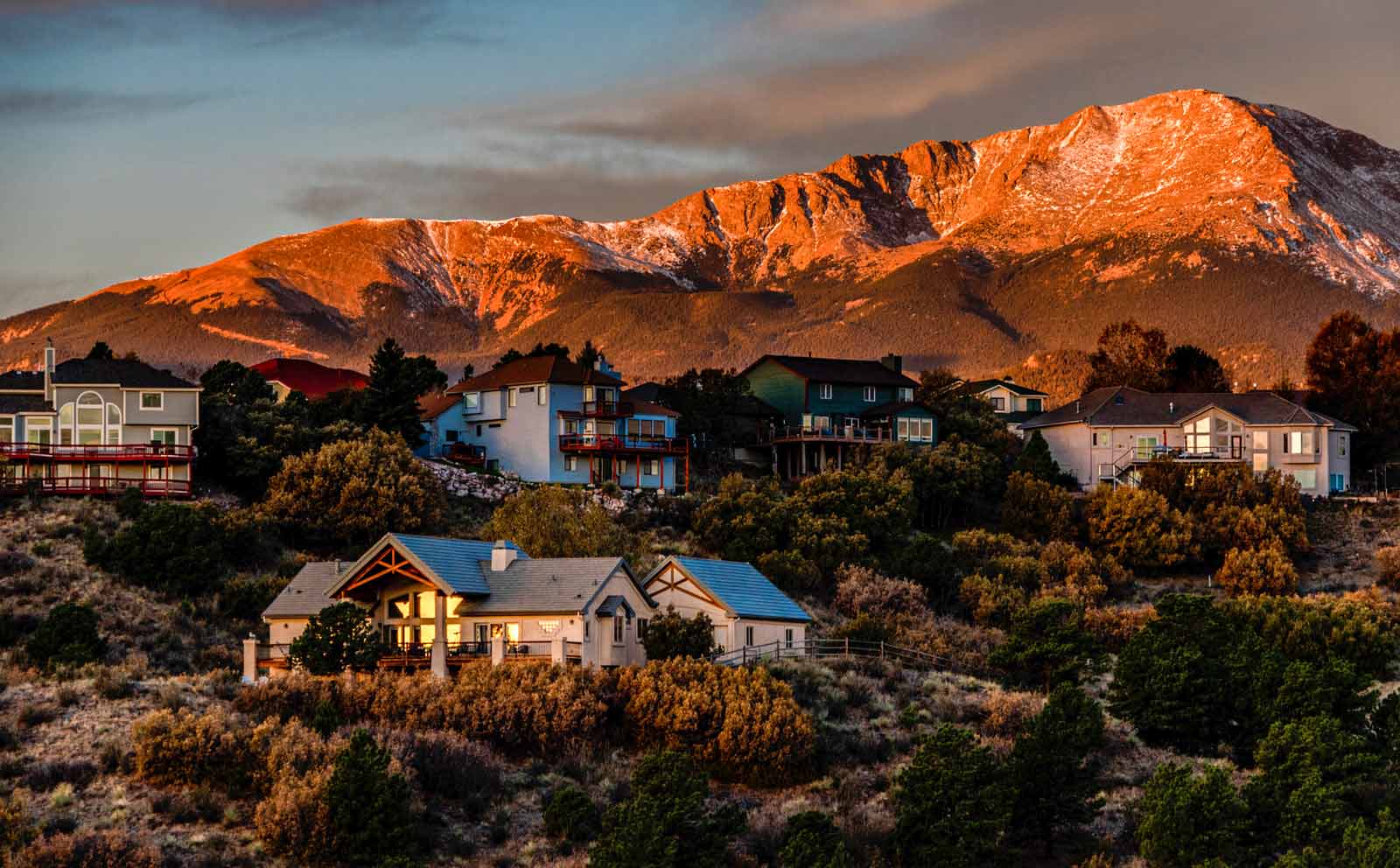 colorado8 Colorado mountains with houses insured by Direct Insurance Services offering homeowners insurance in Colorado