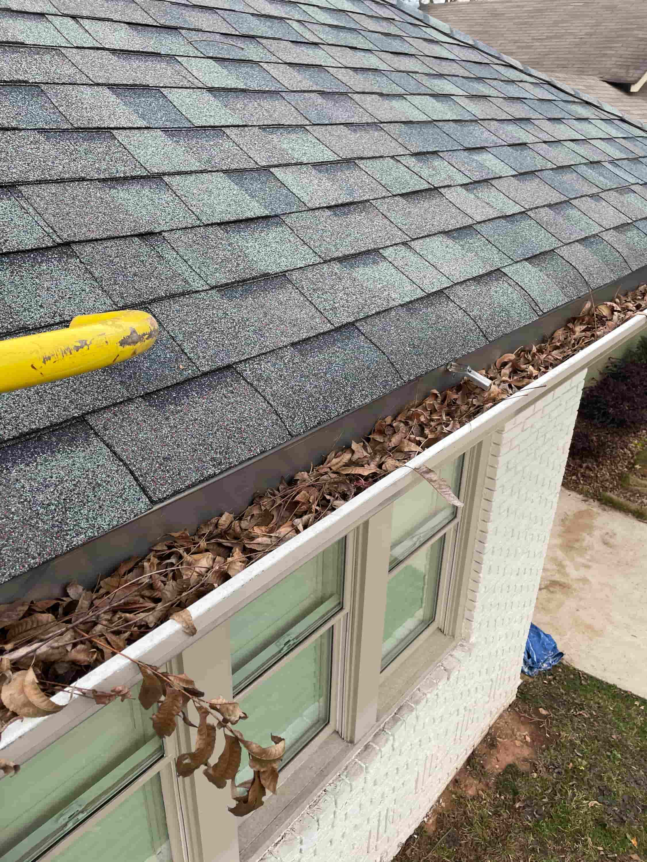 cleaning eavestroughs cost