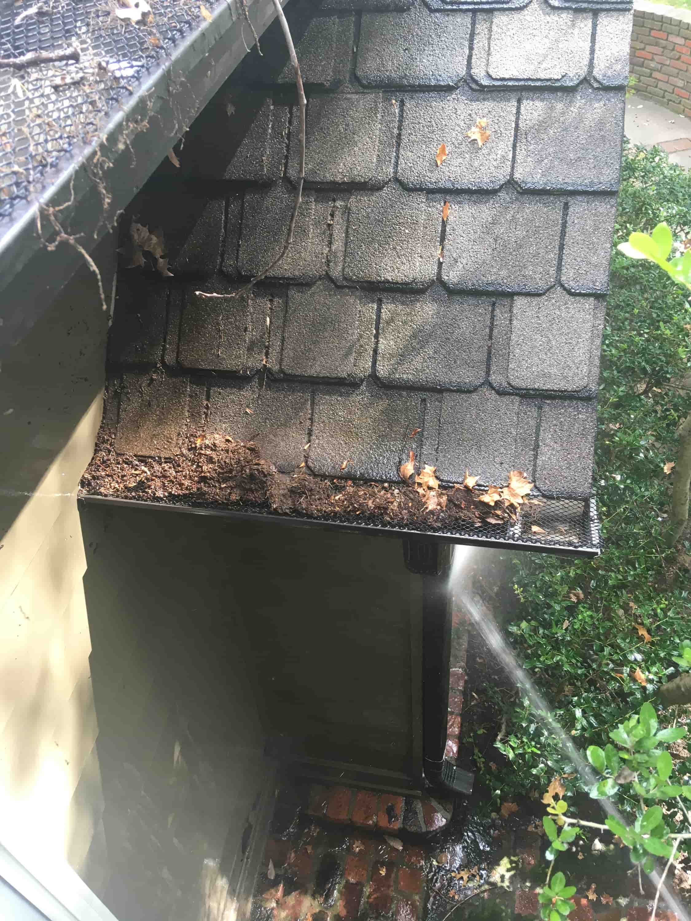 how to remove leaves from gutters