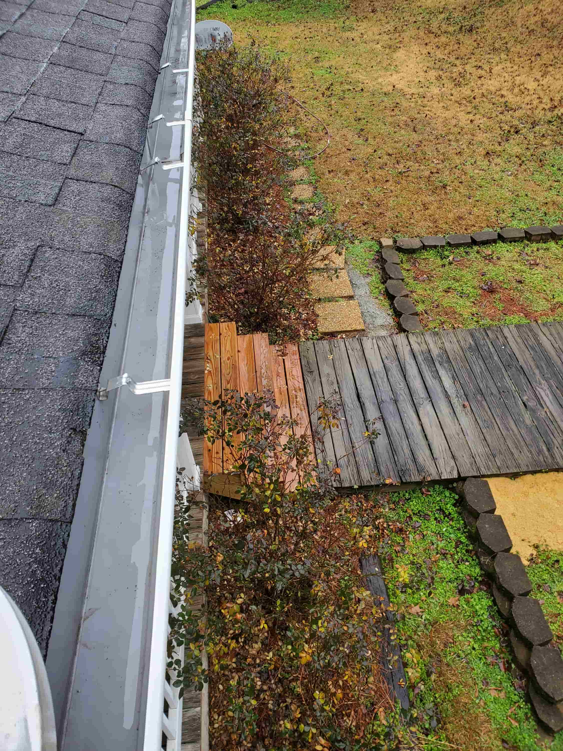 how to clean gutters from roof