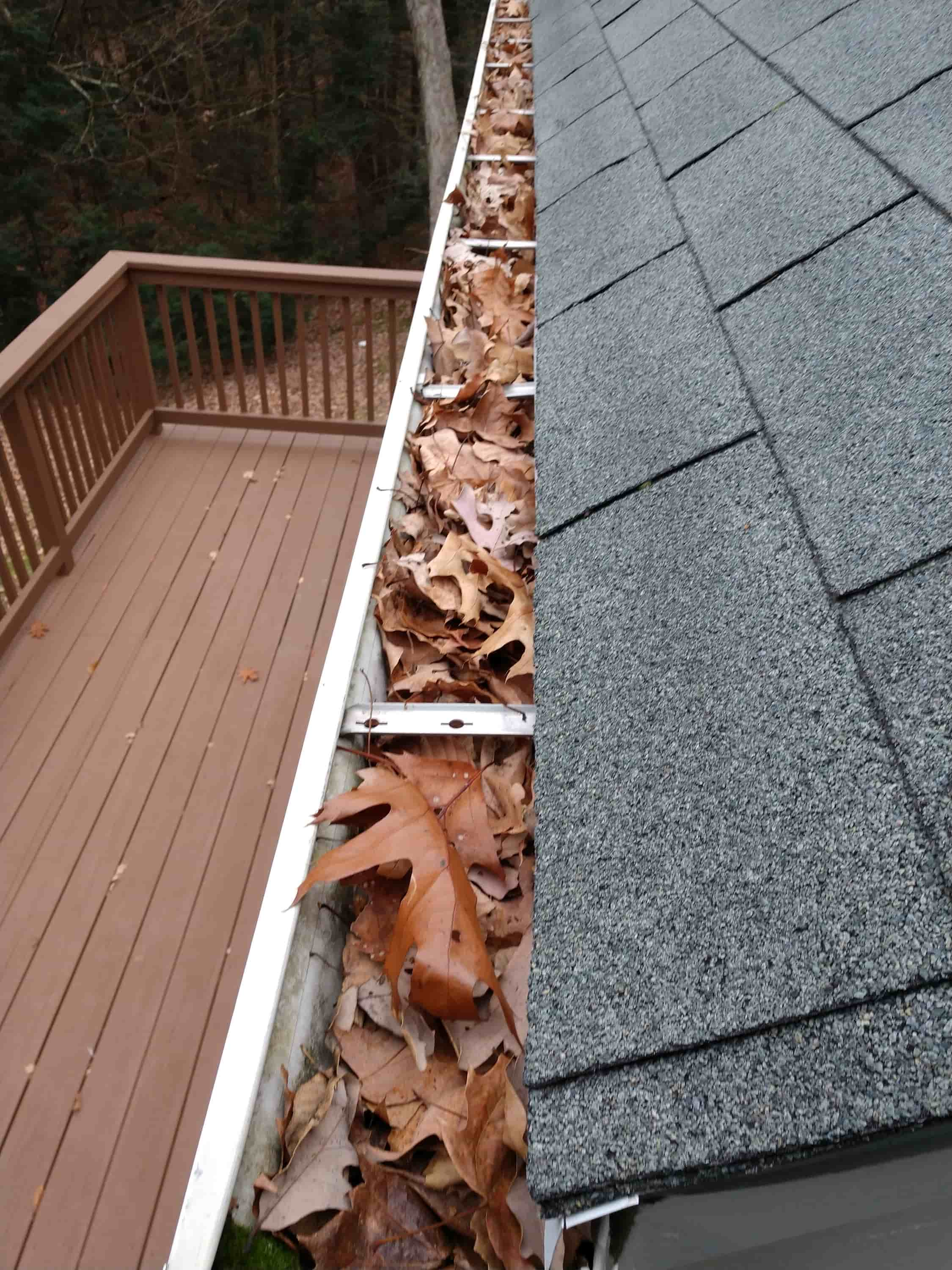 ladder to clean gutters