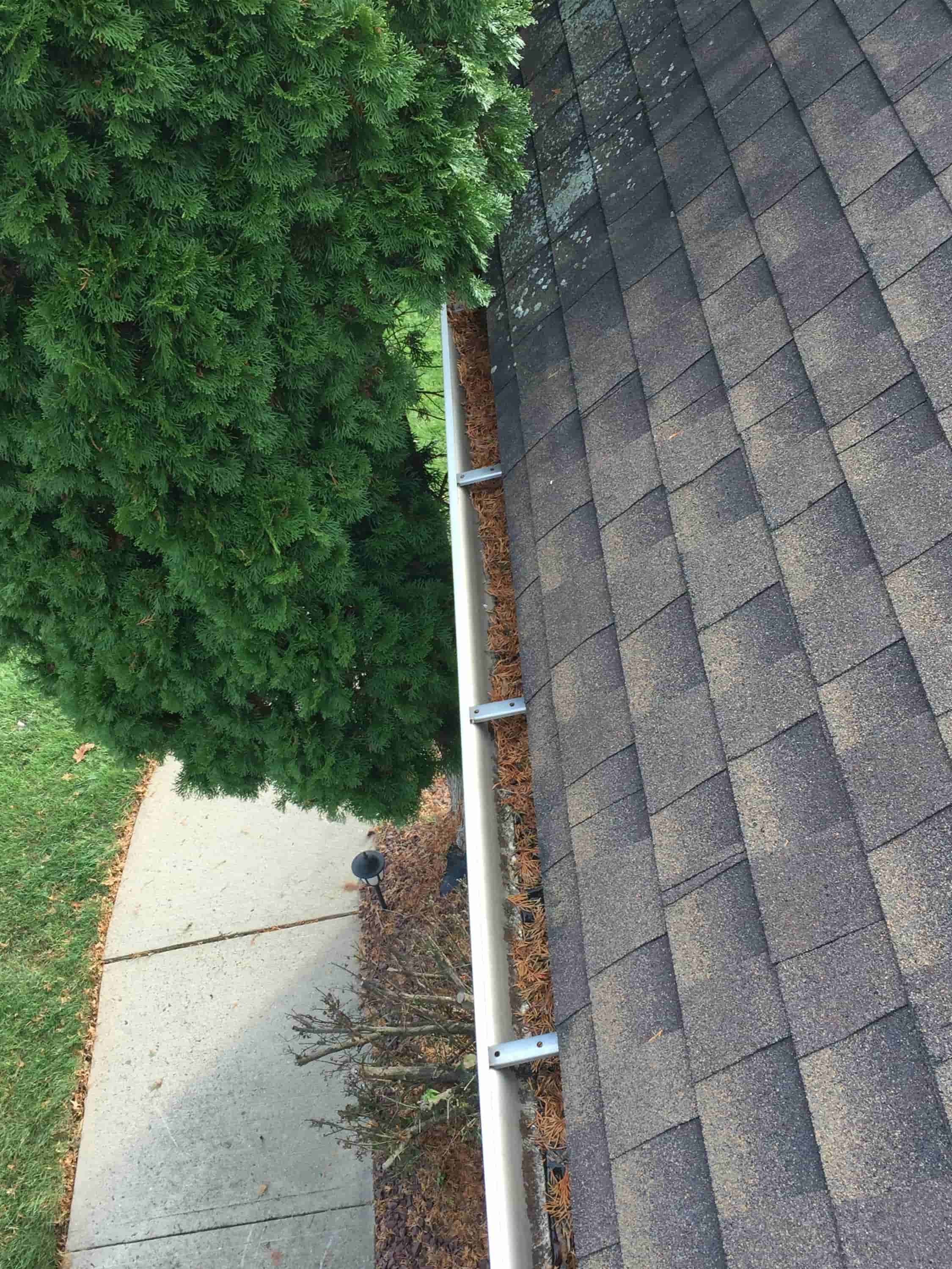 how to properly clean gutters