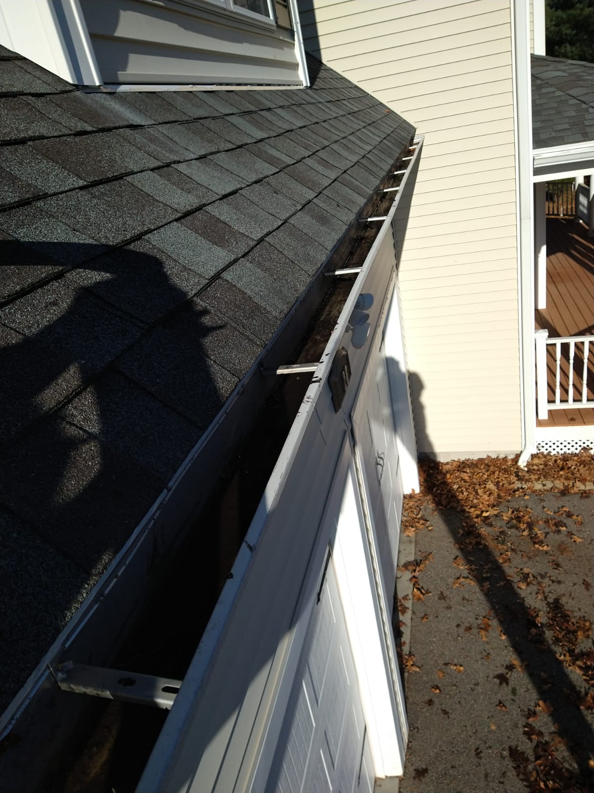 how to clean outside of gutters