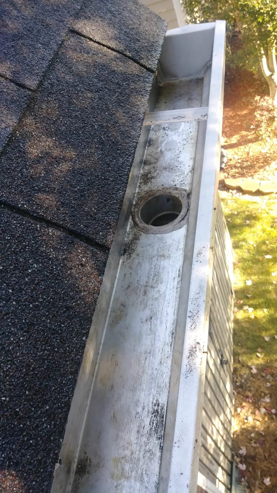 how to clear blocked gutters