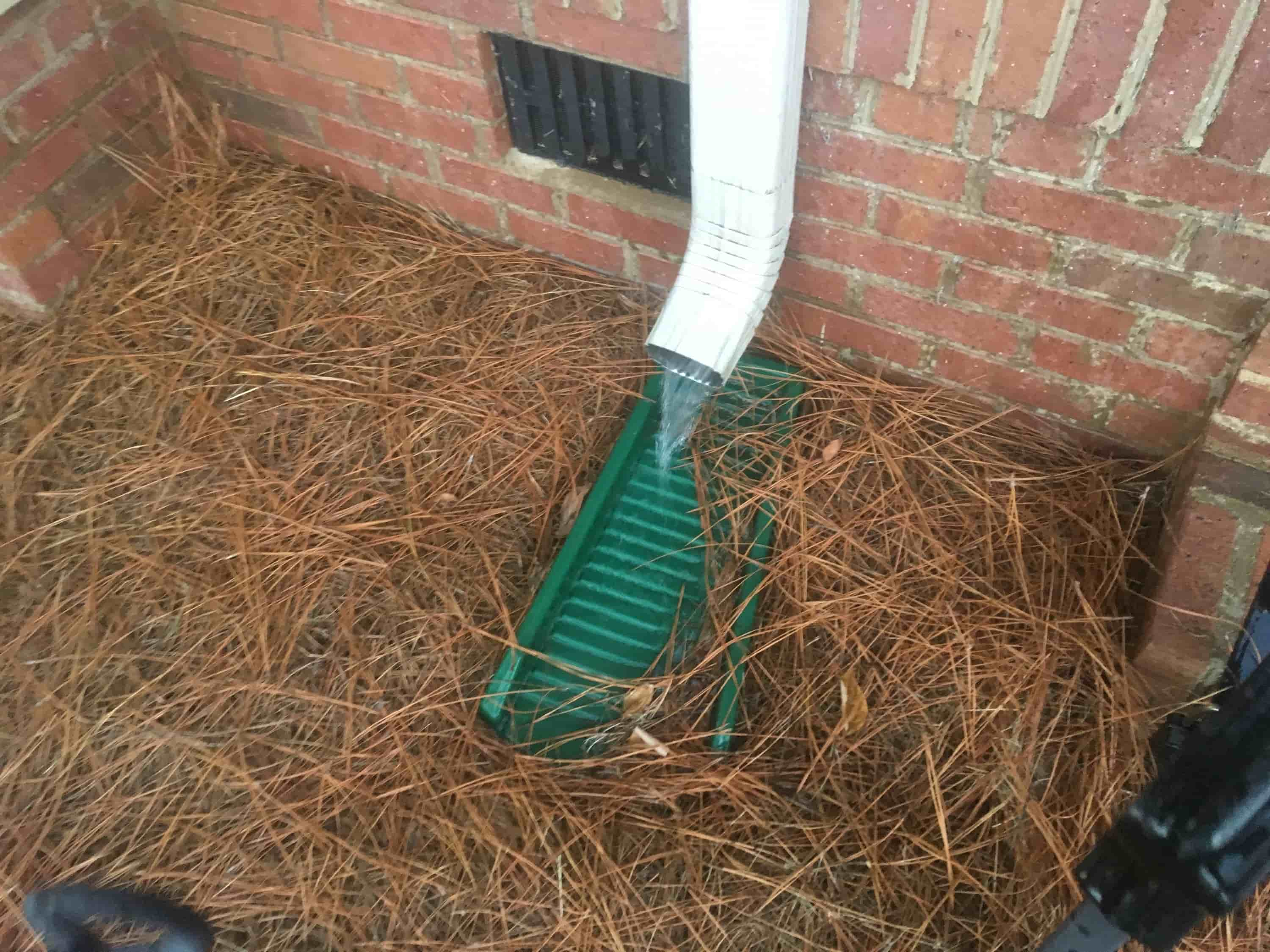 clean gutter with leaf blower