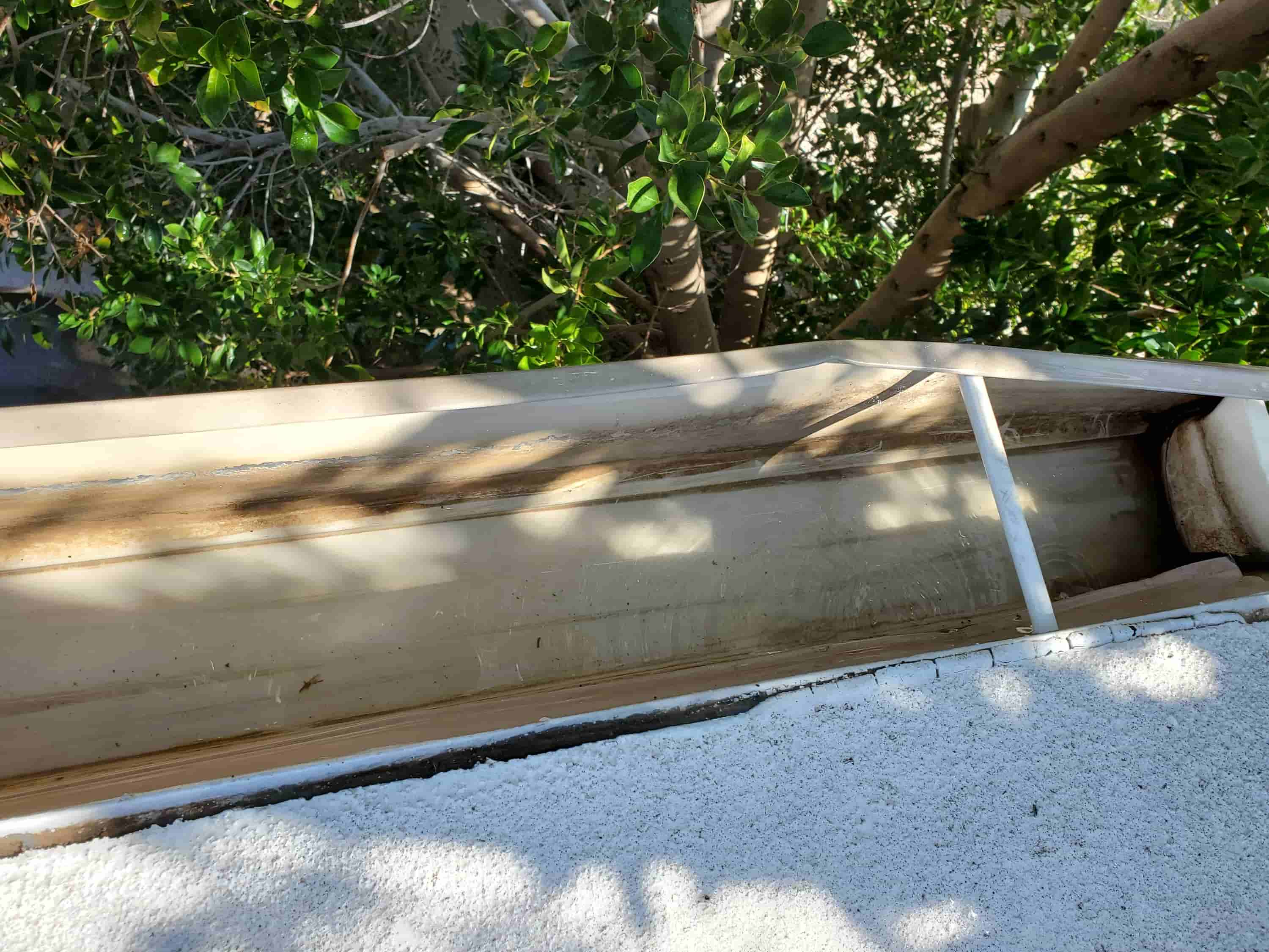 cleaning eavestrough