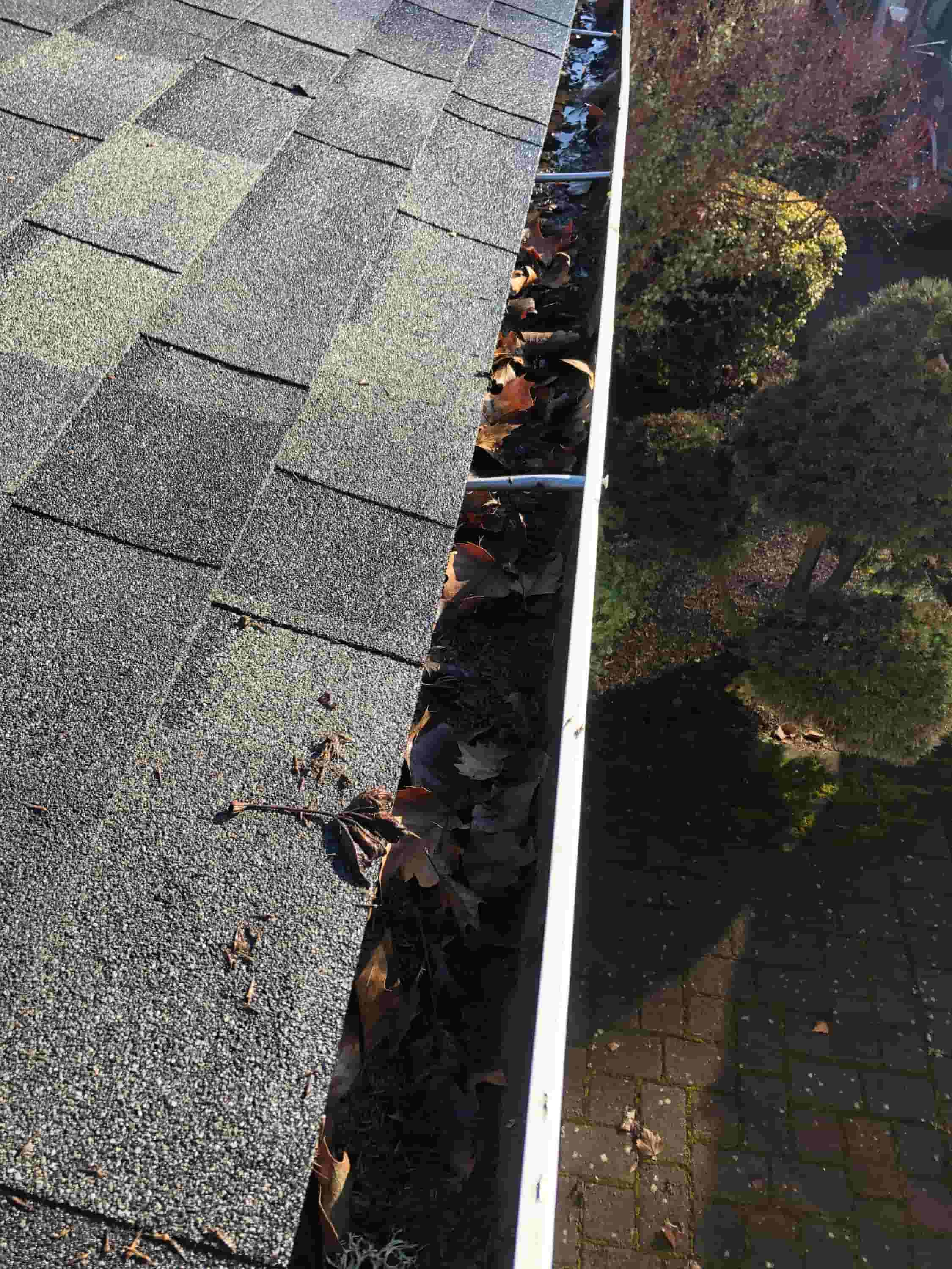 how to clean gutters without ladder