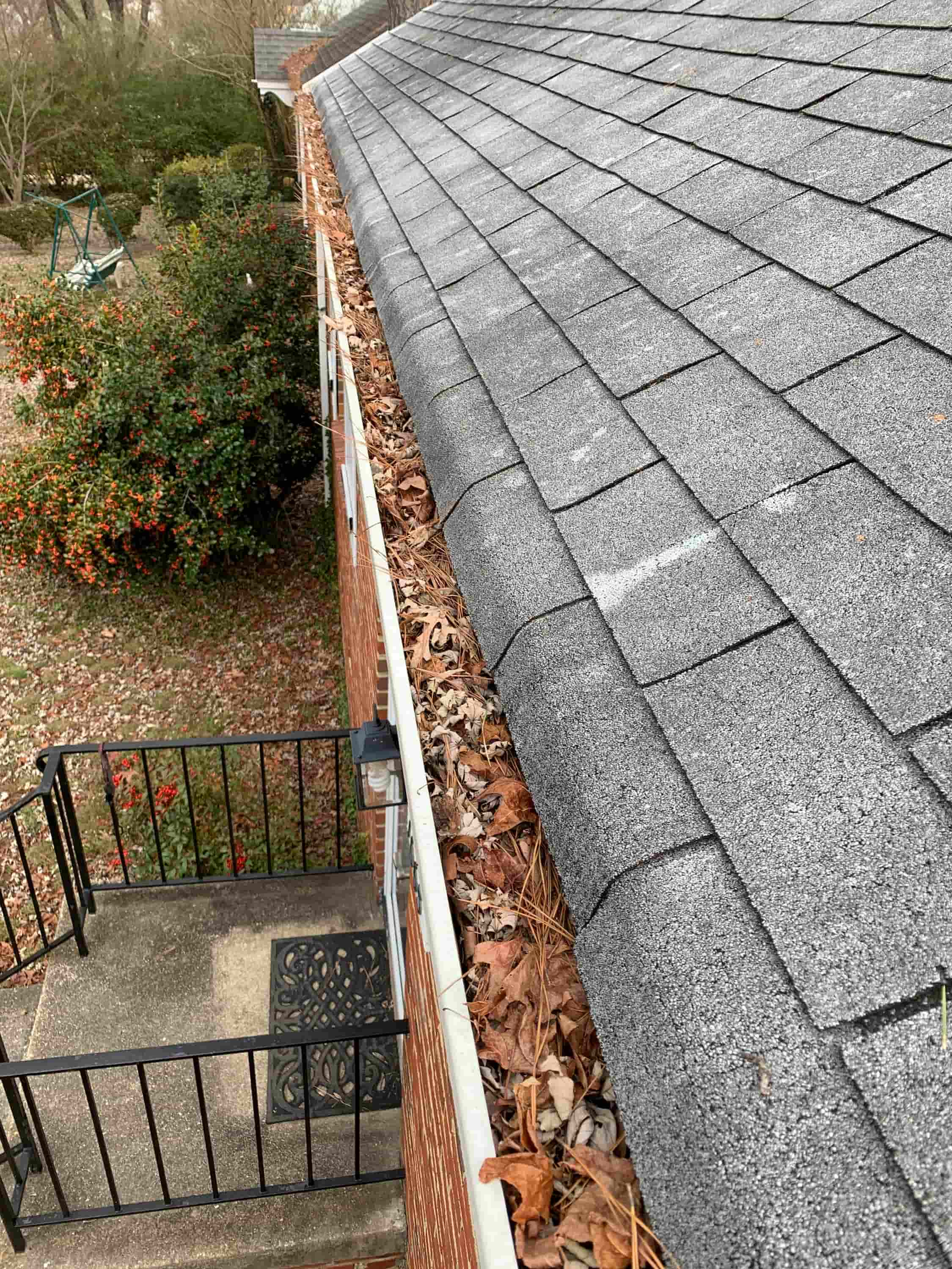 who to call to clean gutters