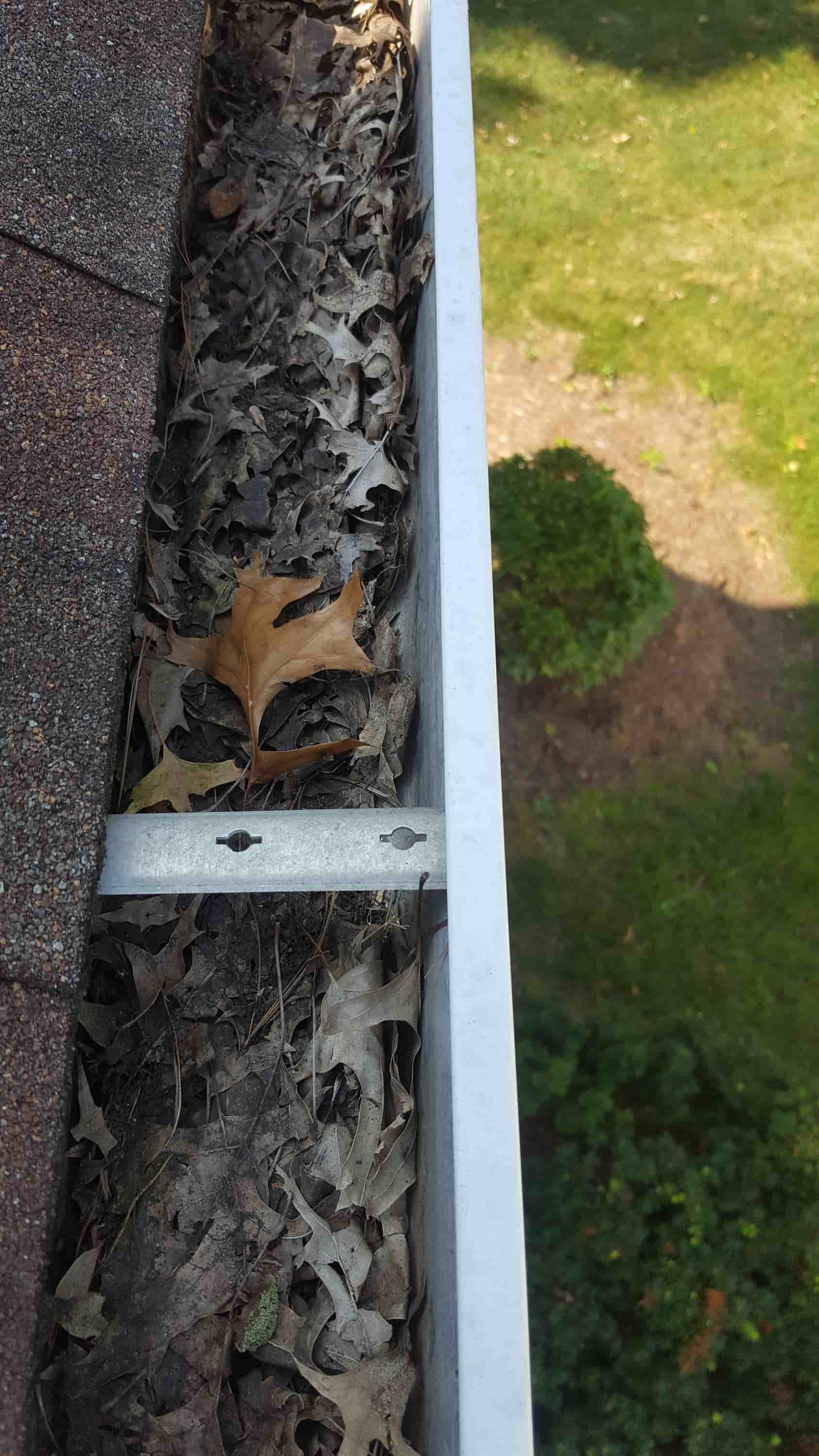 cleaning gutters safely