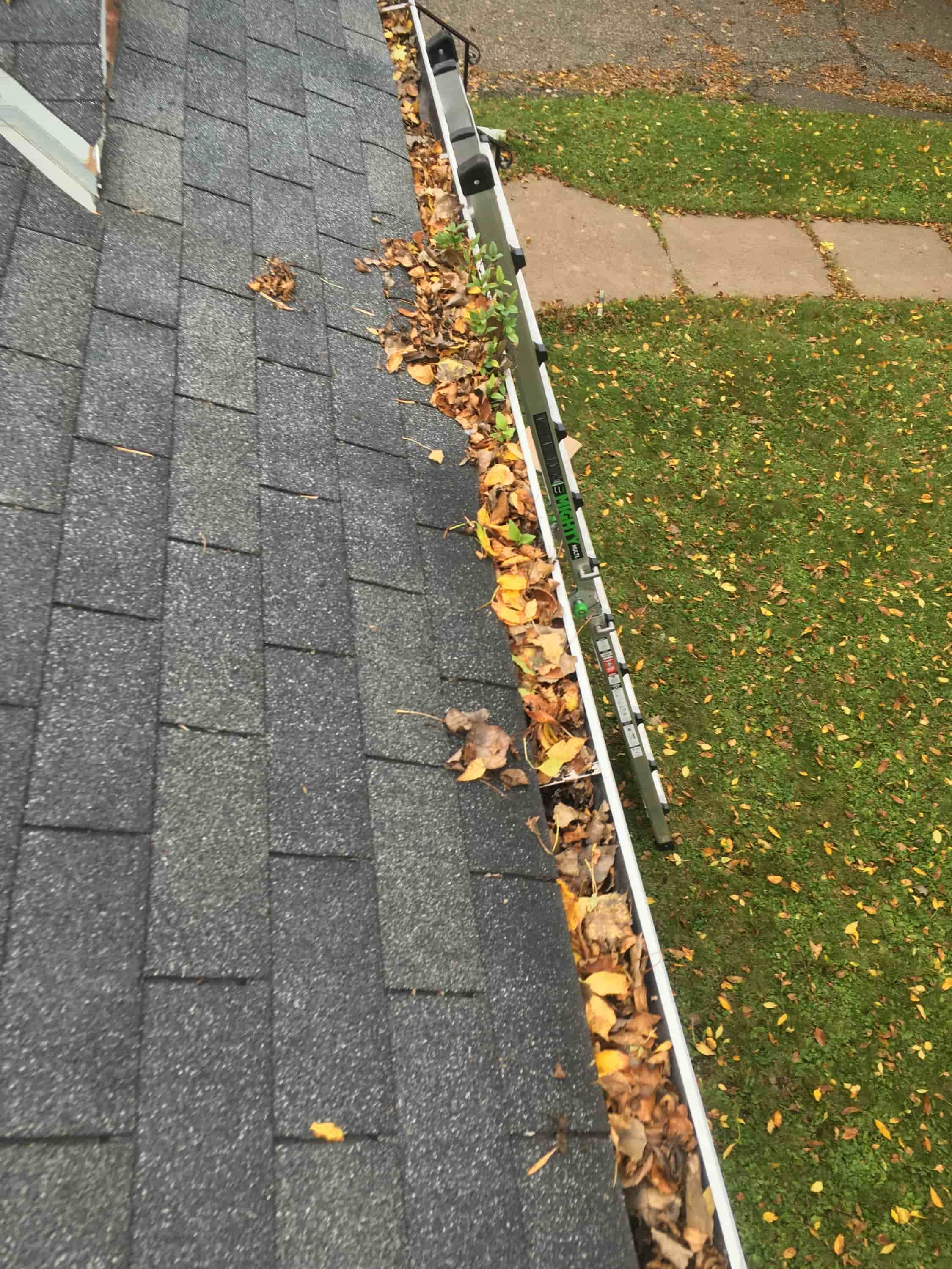 how to clean your gutters easily