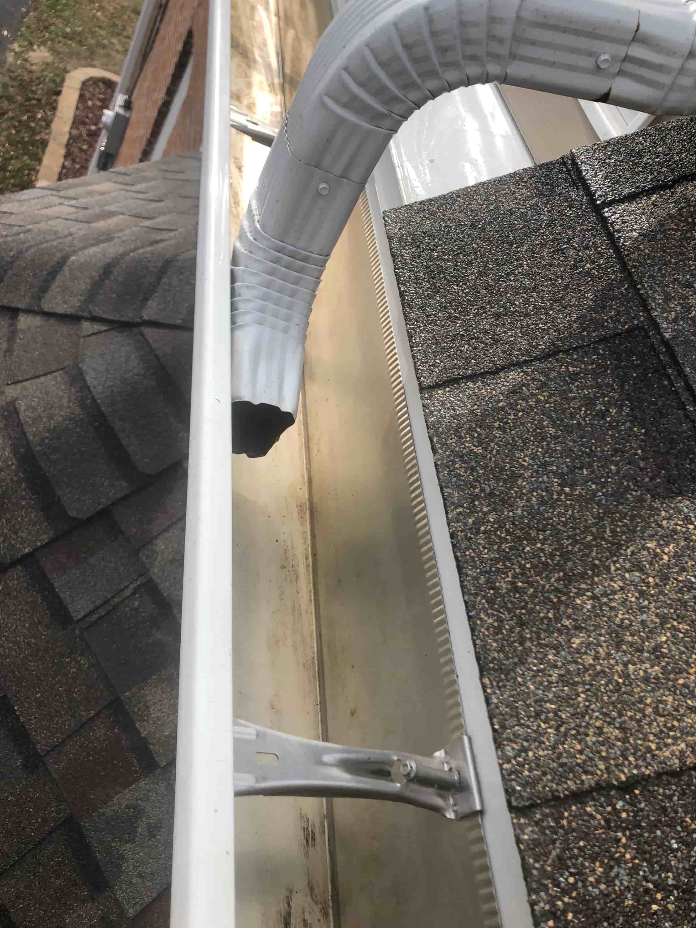 how to fix eavestrough