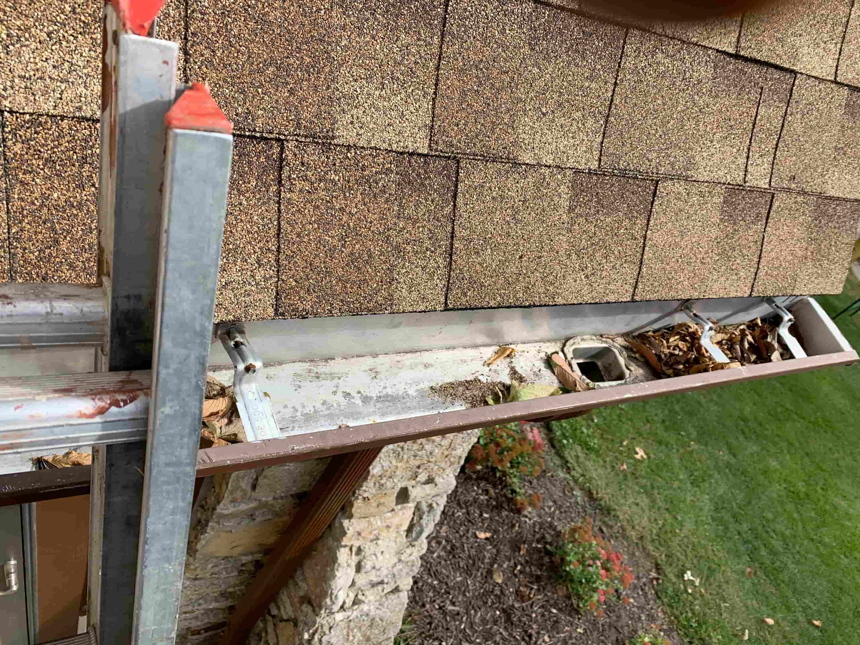 how to clean plastic gutters