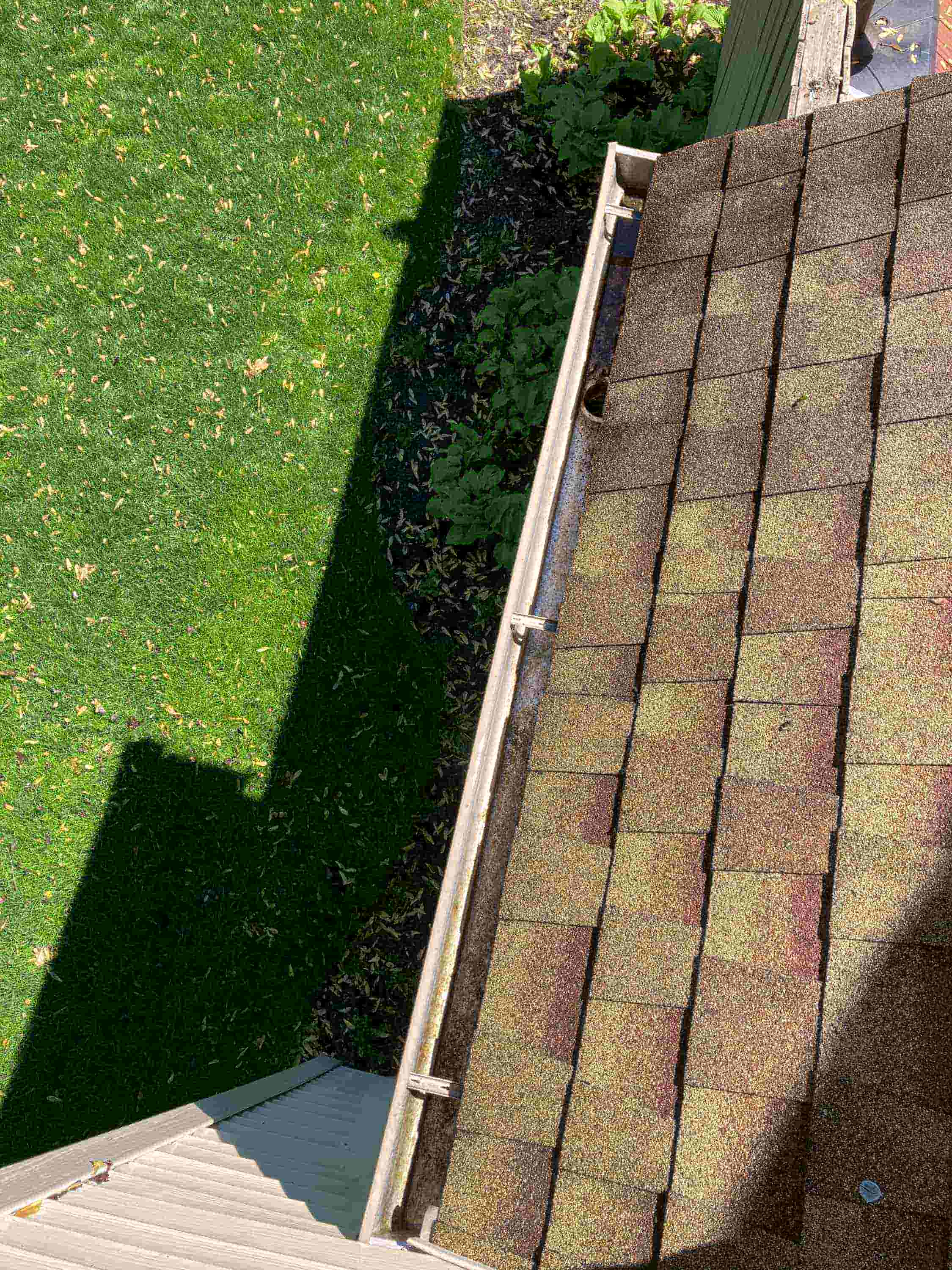 cleaning out gutters without a ladder