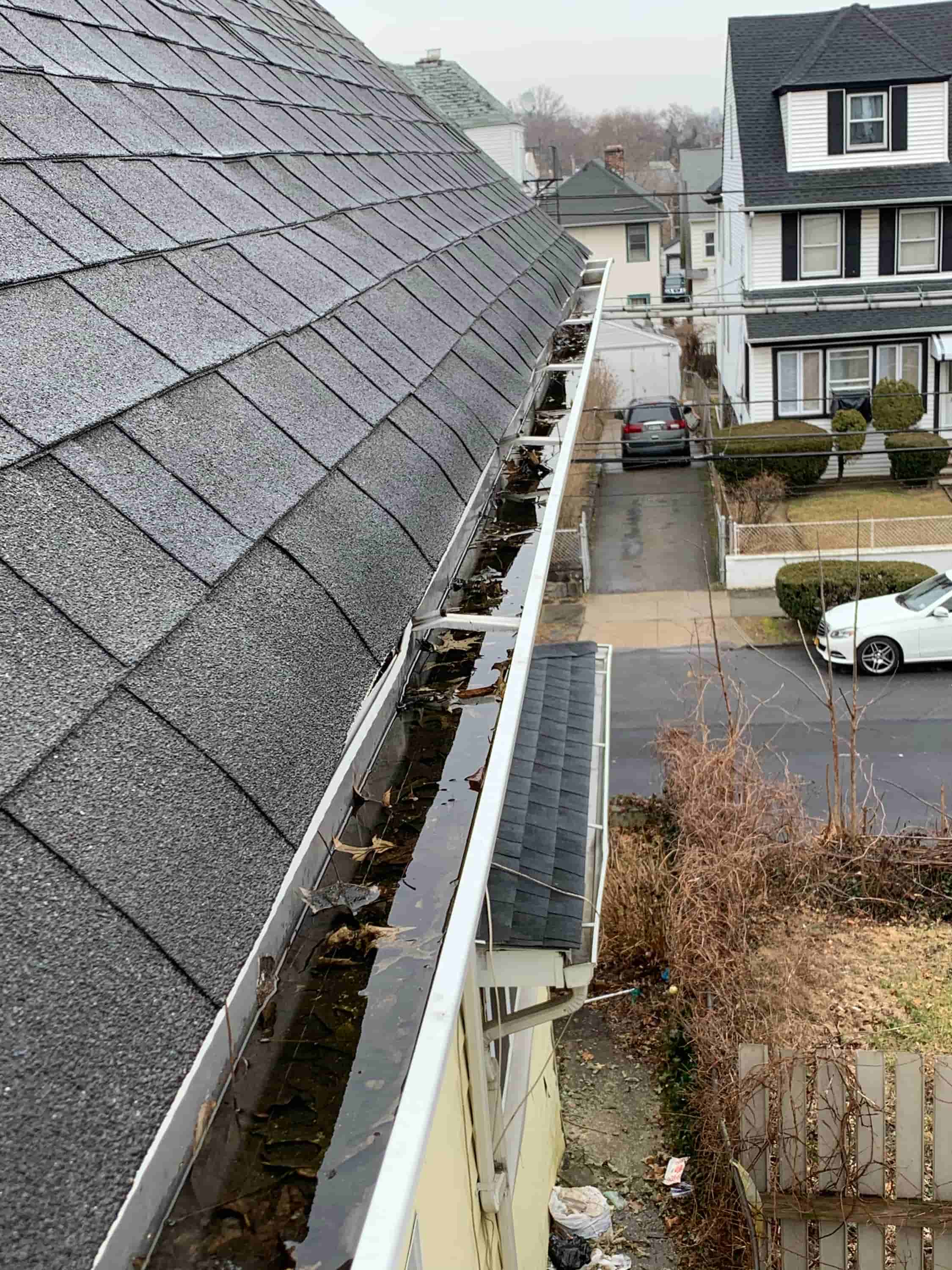 someone to clean gutters