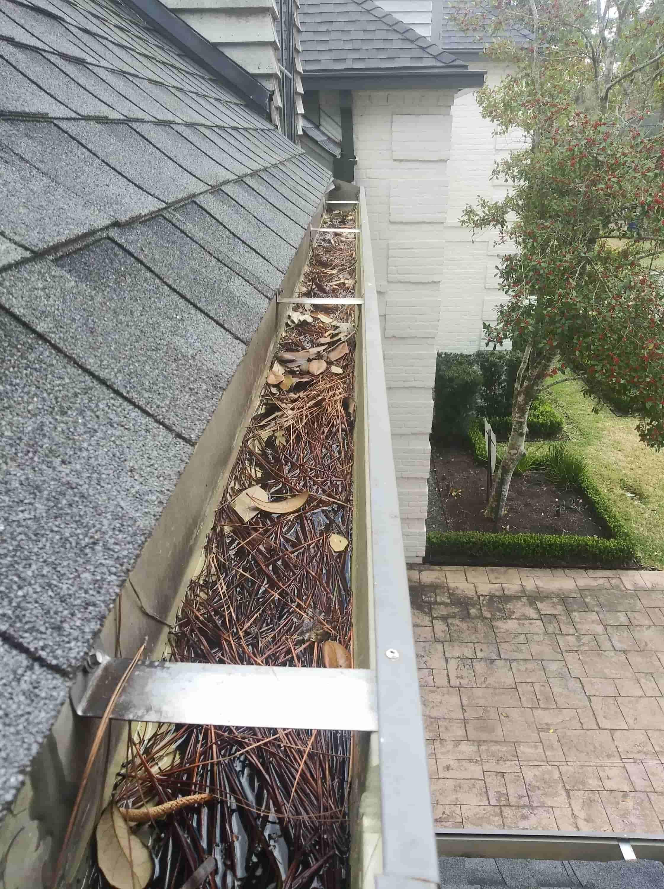 how to clean narrow gutters