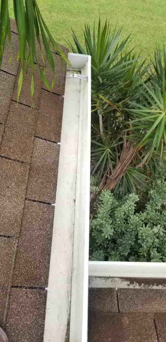 clean aluminum gutters