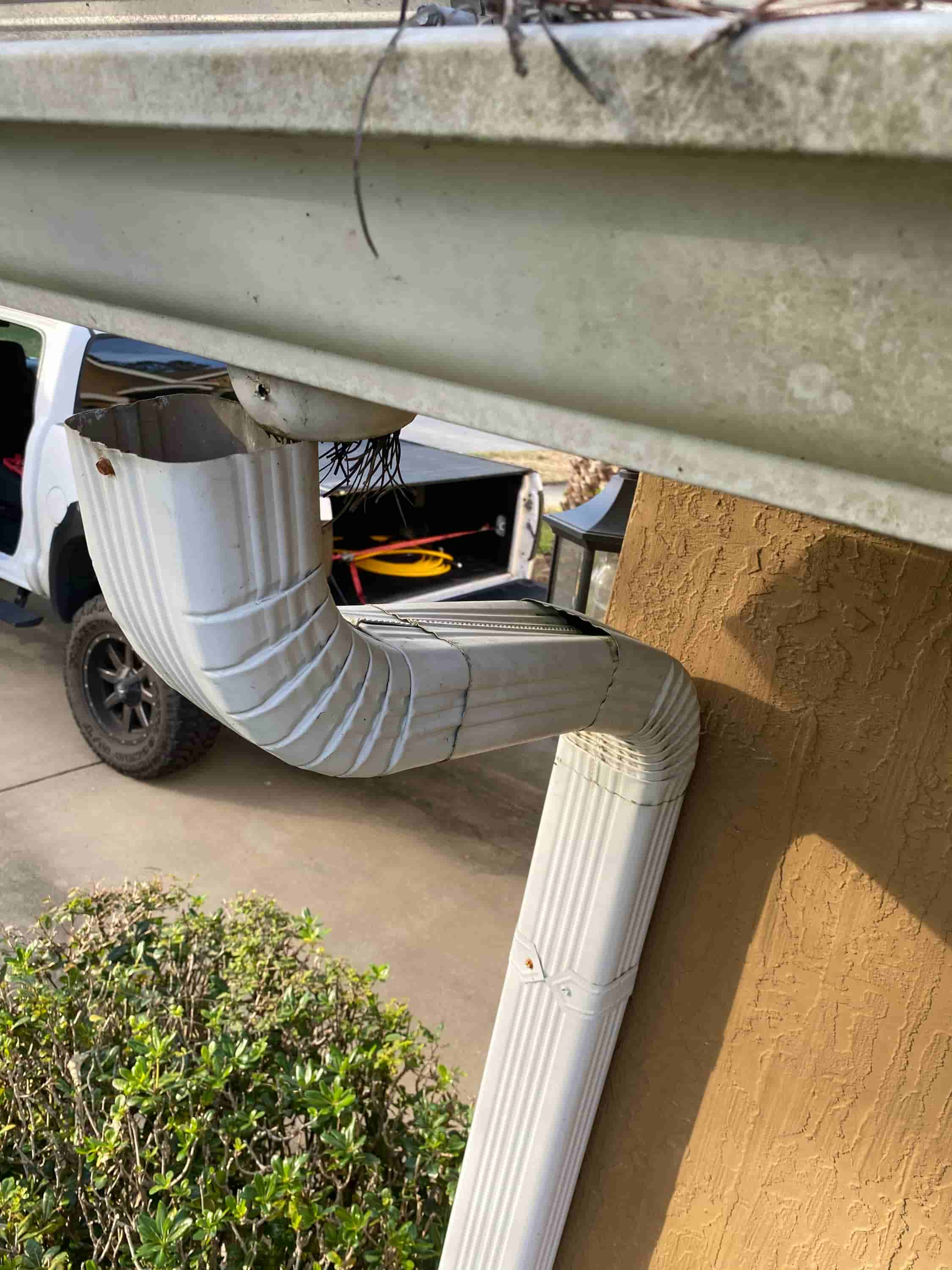 how to clean out gutters