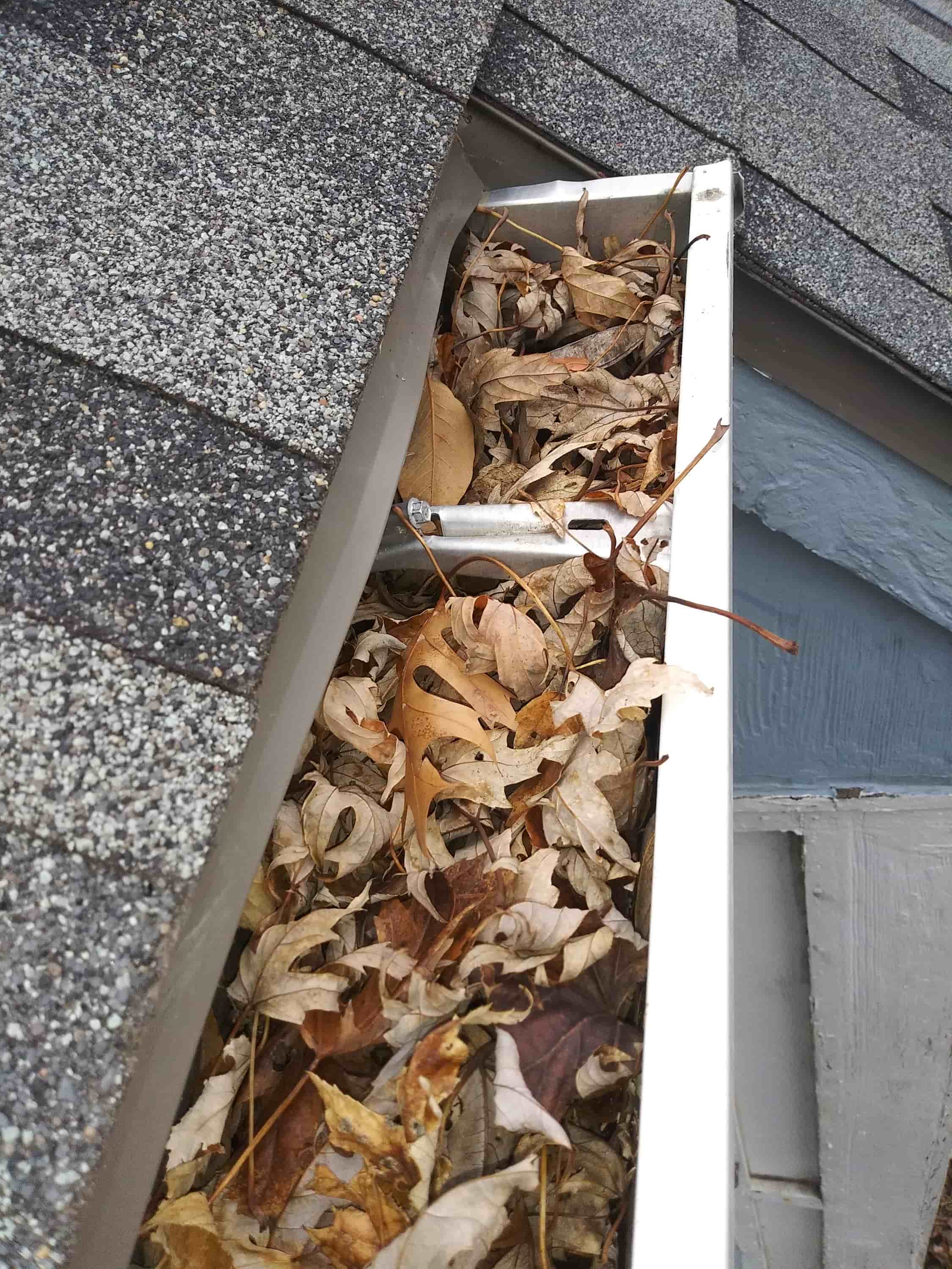 gutter cleaning near me cost