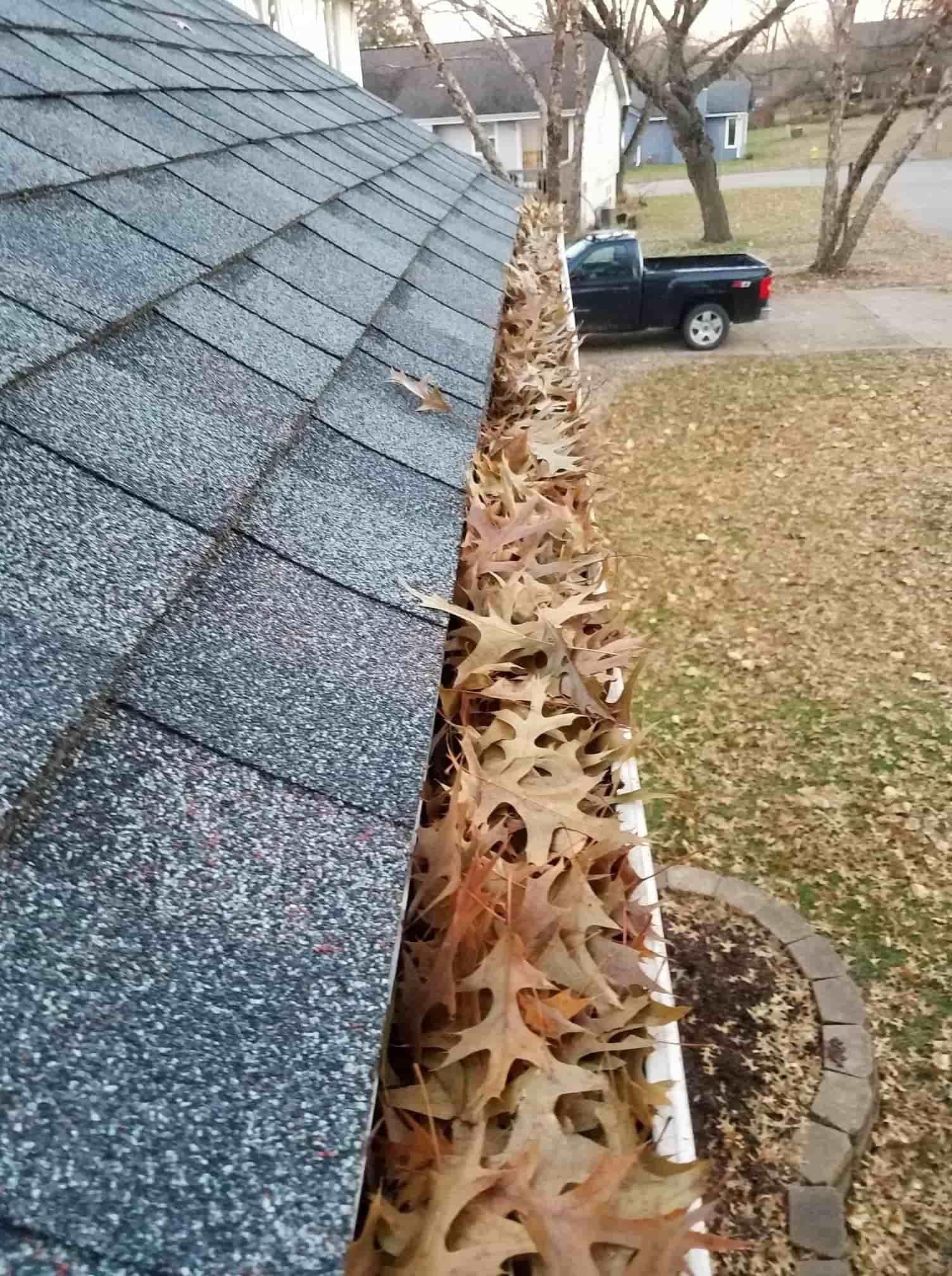 how to clean gutters and soffits