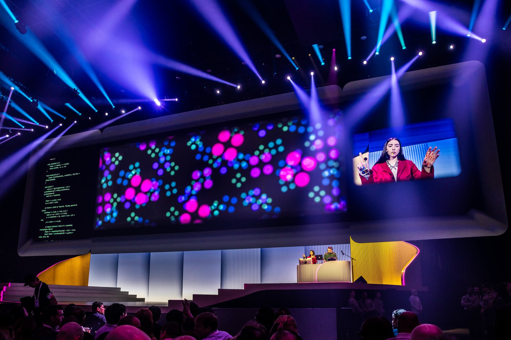 https://storage.googleapis.com/gweb-cloudblog-publish/images/13_Tina_performing_at_Next.max-1700x1700.jpg