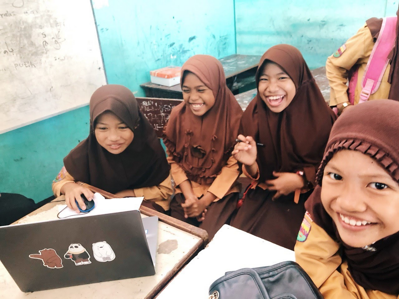 https://storage.googleapis.com/gweb-cloudblog-publish/images/Al-Mustafawiyah_Indonesia_Medan.max-1300x1300.JPG