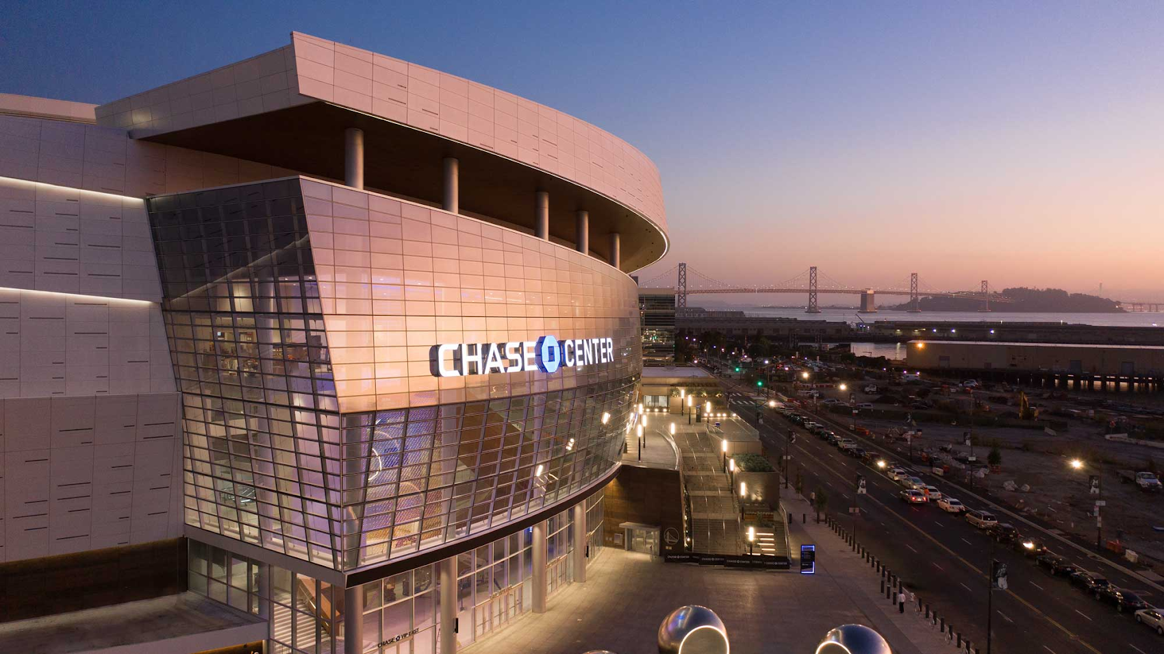 http://storage.googleapis.com/gweb-cloudblog-publish/images/Chase-Center-Southeast-Corner-Night-View_p.max-1700x1700.jpg