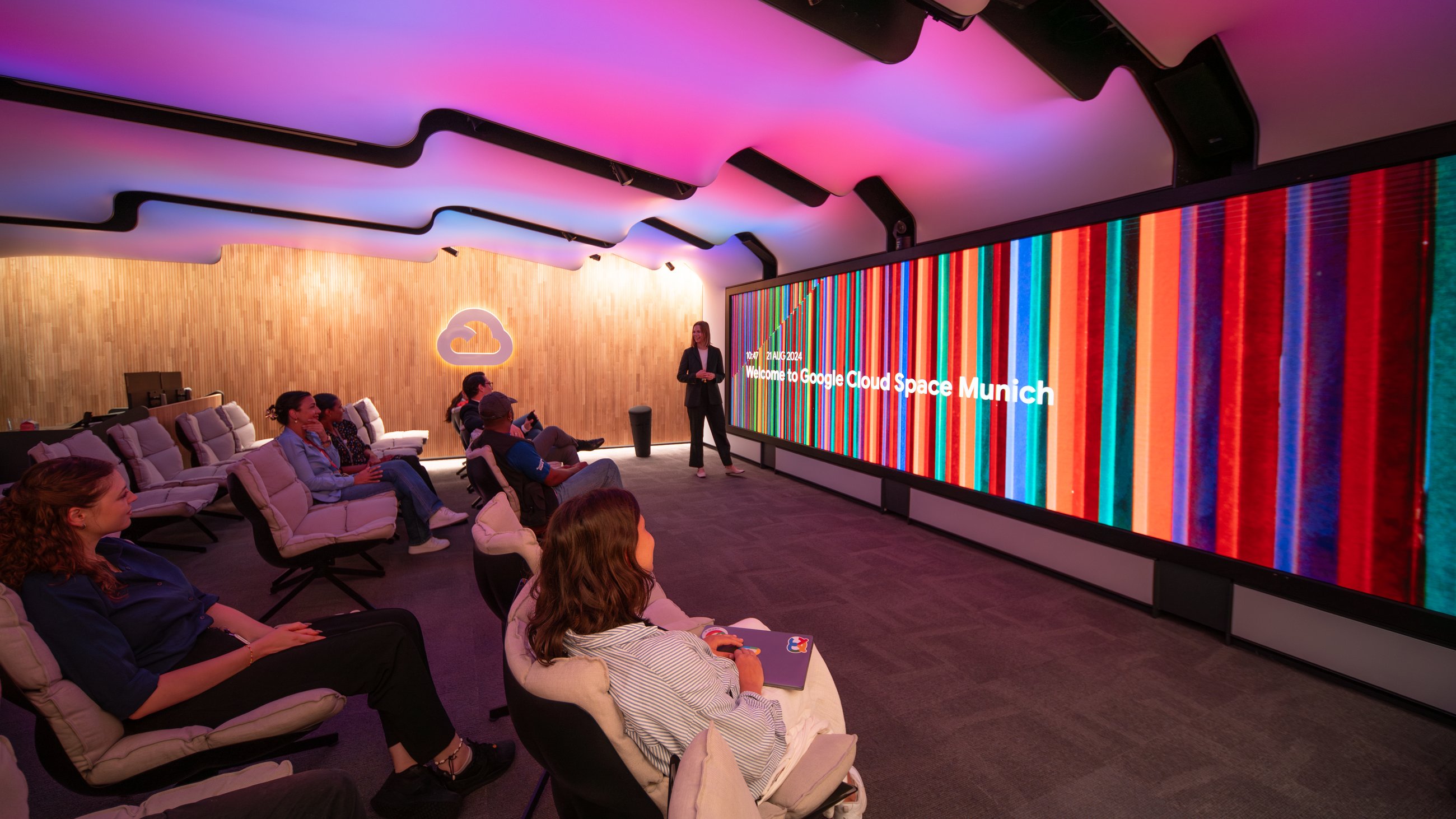 https://storage.googleapis.com/gweb-cloudblog-publish/images/Downstream_x_Google_Cloud_Space_Munich_Sti.max-2600x2600.jpg