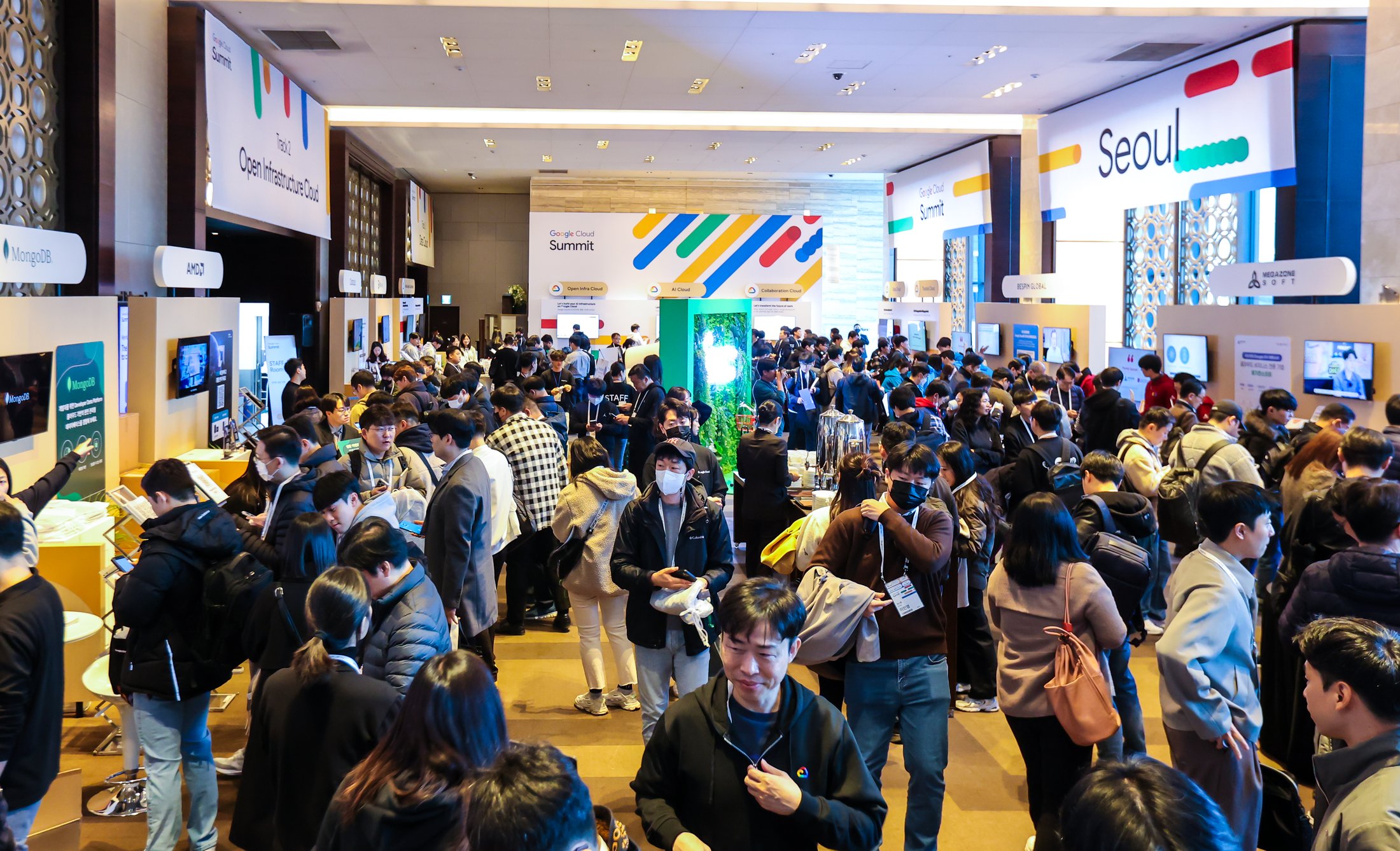 https://storage.googleapis.com/gweb-cloudblog-publish/images/Google_Cloud_Summit_Seoul_2023_Highlight_1.max-2200x2200.jpg