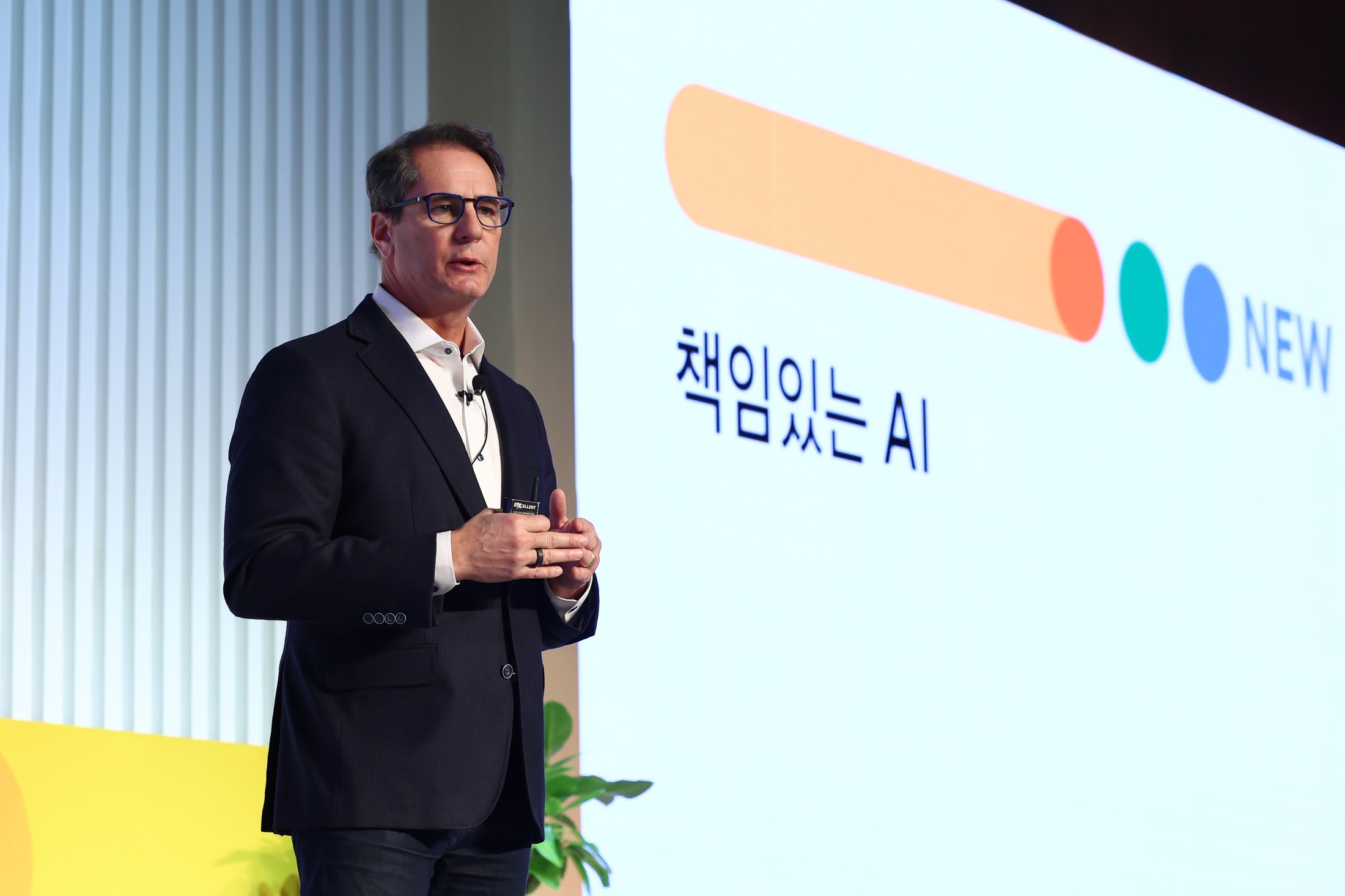 https://storage.googleapis.com/gweb-cloudblog-publish/images/Google_Cloud_Summit_Seoul_2023_Highlight_2.max-2200x2200.jpg