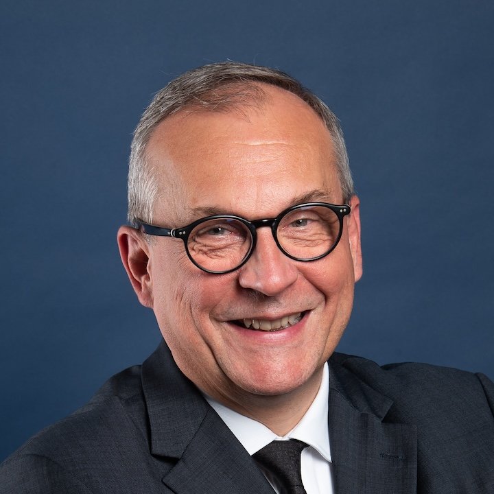https://storage.googleapis.com/gweb-cloudblog-publish/images/LVMH_CIO_Franck_Le_Moal.max-800x800.jpg