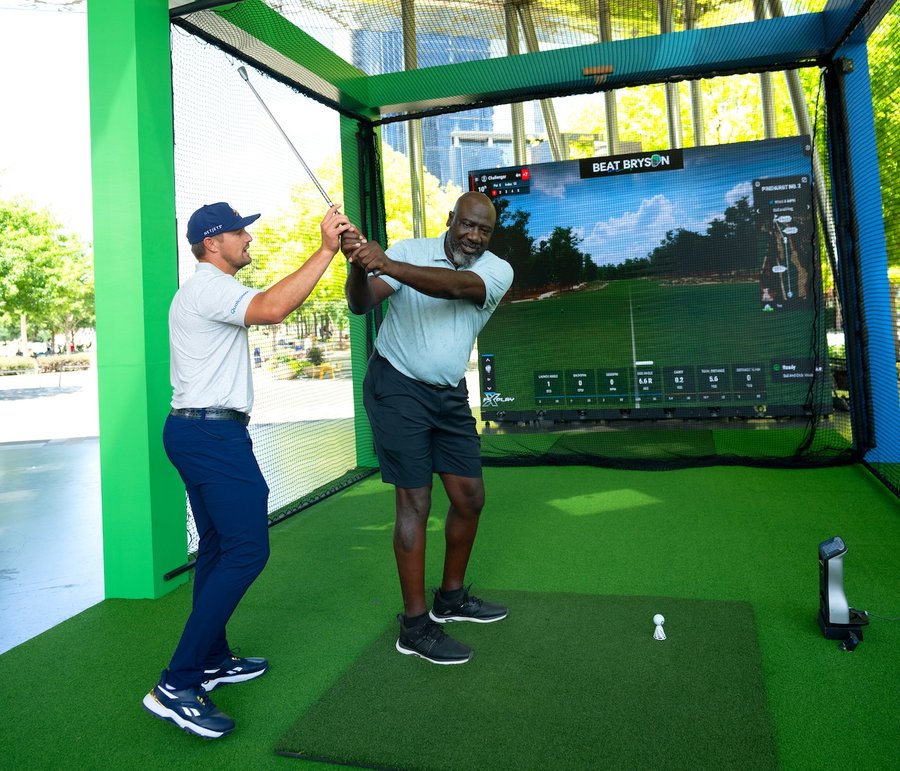 https://storage.googleapis.com/gweb-cloudblog-publish/images/bryson-dechambeau-ai-trainer-google-help.max-900x900.jpg
