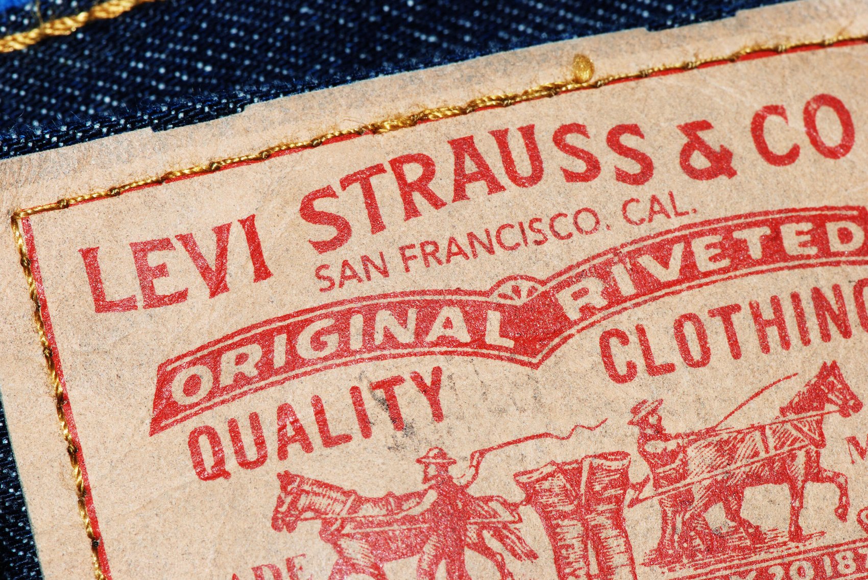 https://storage.googleapis.com/gweb-cloudblog-publish/images/levis-seamless-data-strategy-tailor-made-a.max-1700x1700_iX6C0d4.jpg