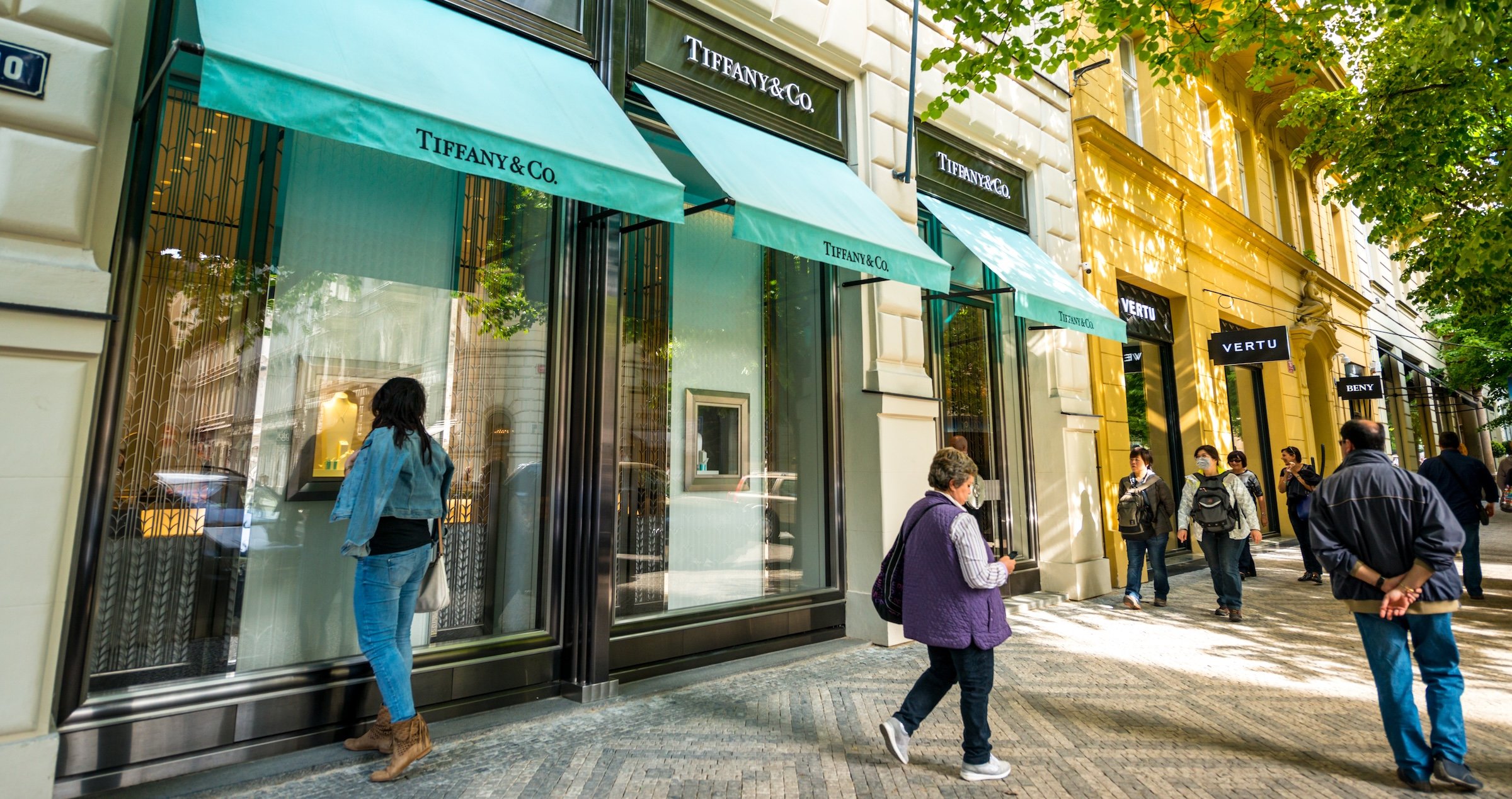 https://storage.googleapis.com/gweb-cloudblog-publish/images/lvmh-data-ai-platform-luxury-gen-ai-Tiffan.max-2400x2400.jpg