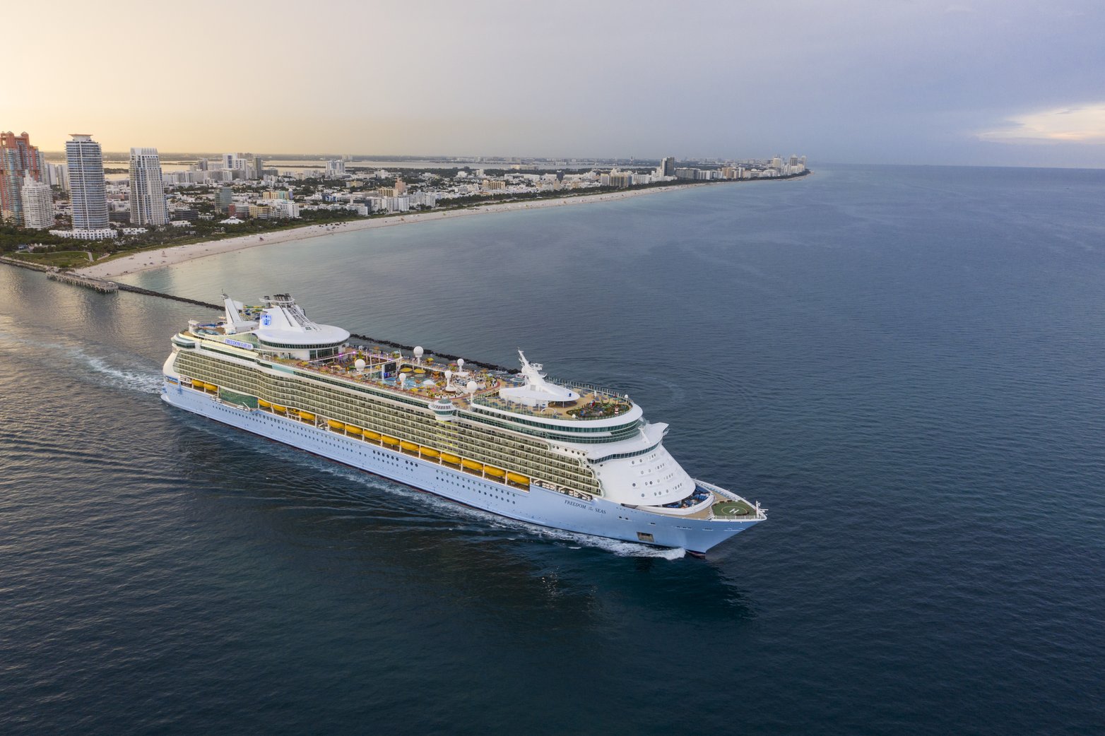 https://storage.googleapis.com/gweb-cloudblog-publish/images/royal-caribbean-navigating-covid-data-driv.max-2576x1042.jpg