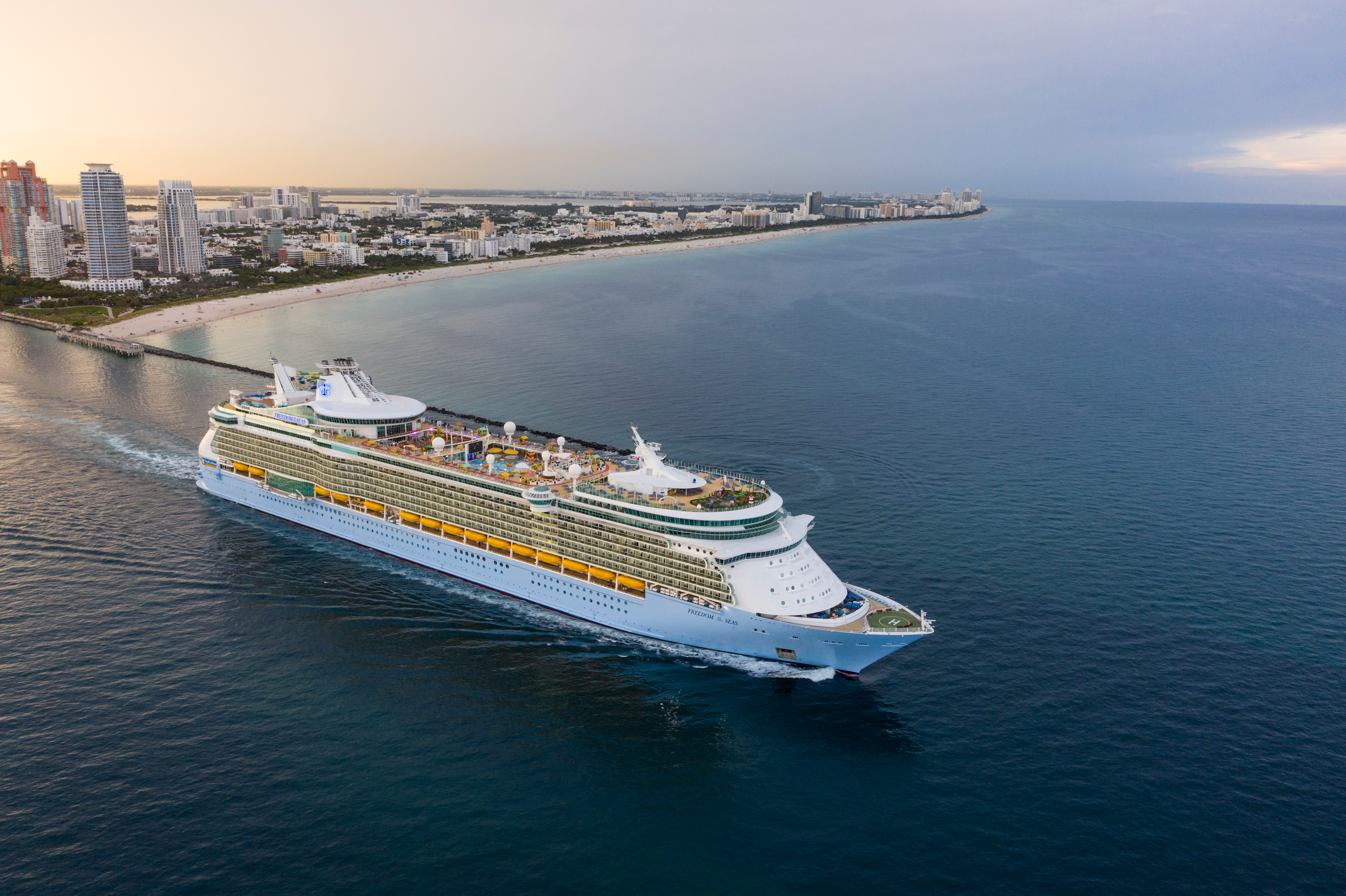 http://storage.googleapis.com/gweb-cloudblog-publish/images/royal-caribbean-navigating-covid-data-driv.max-2600x2600.jpg